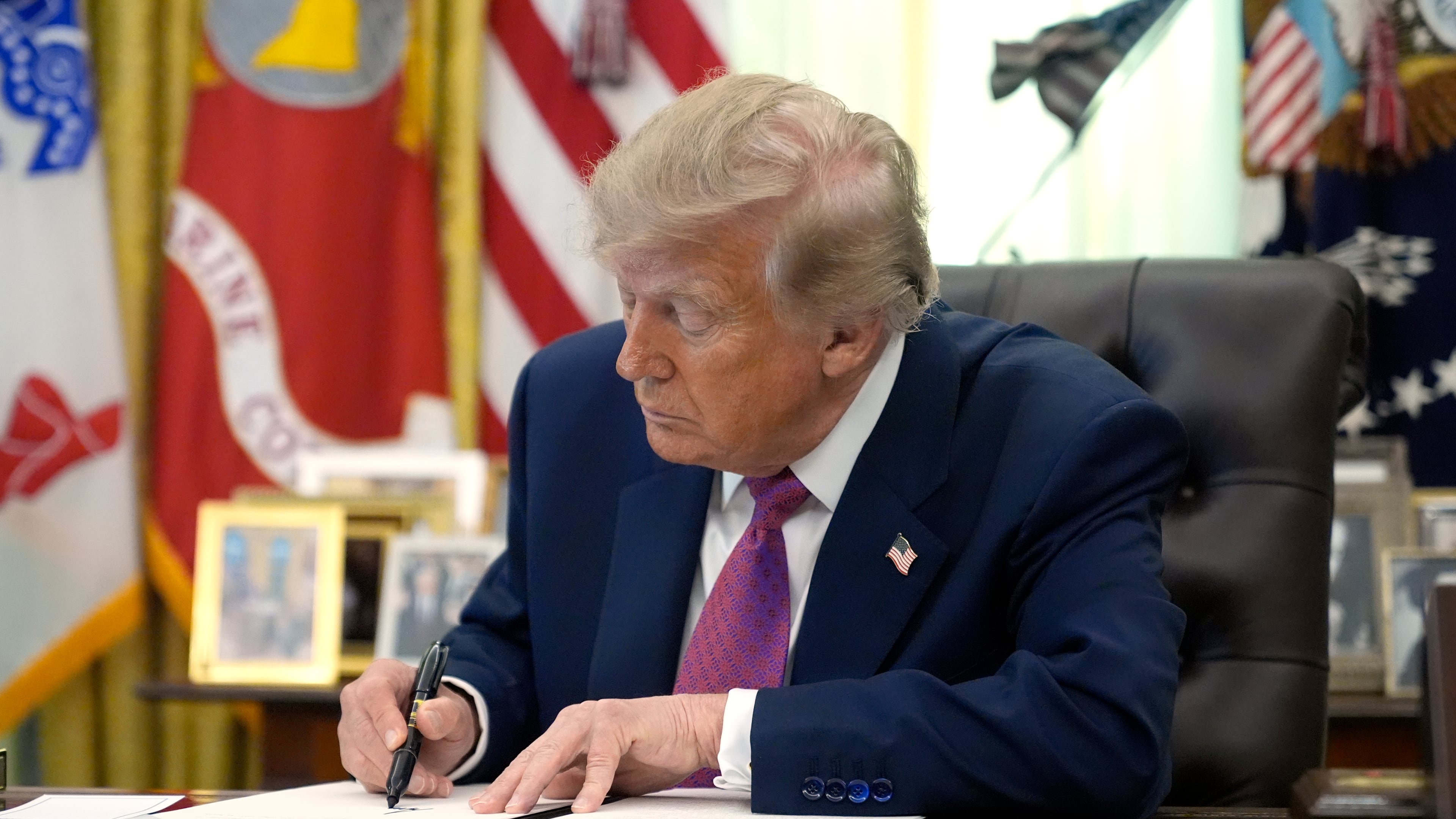 President Donald Trump signs an executive order in the Oval Office of the White House, Thursday, Aug. 27, 2026, in Washington. (AP Photo/Manuel Balce Ceneta)