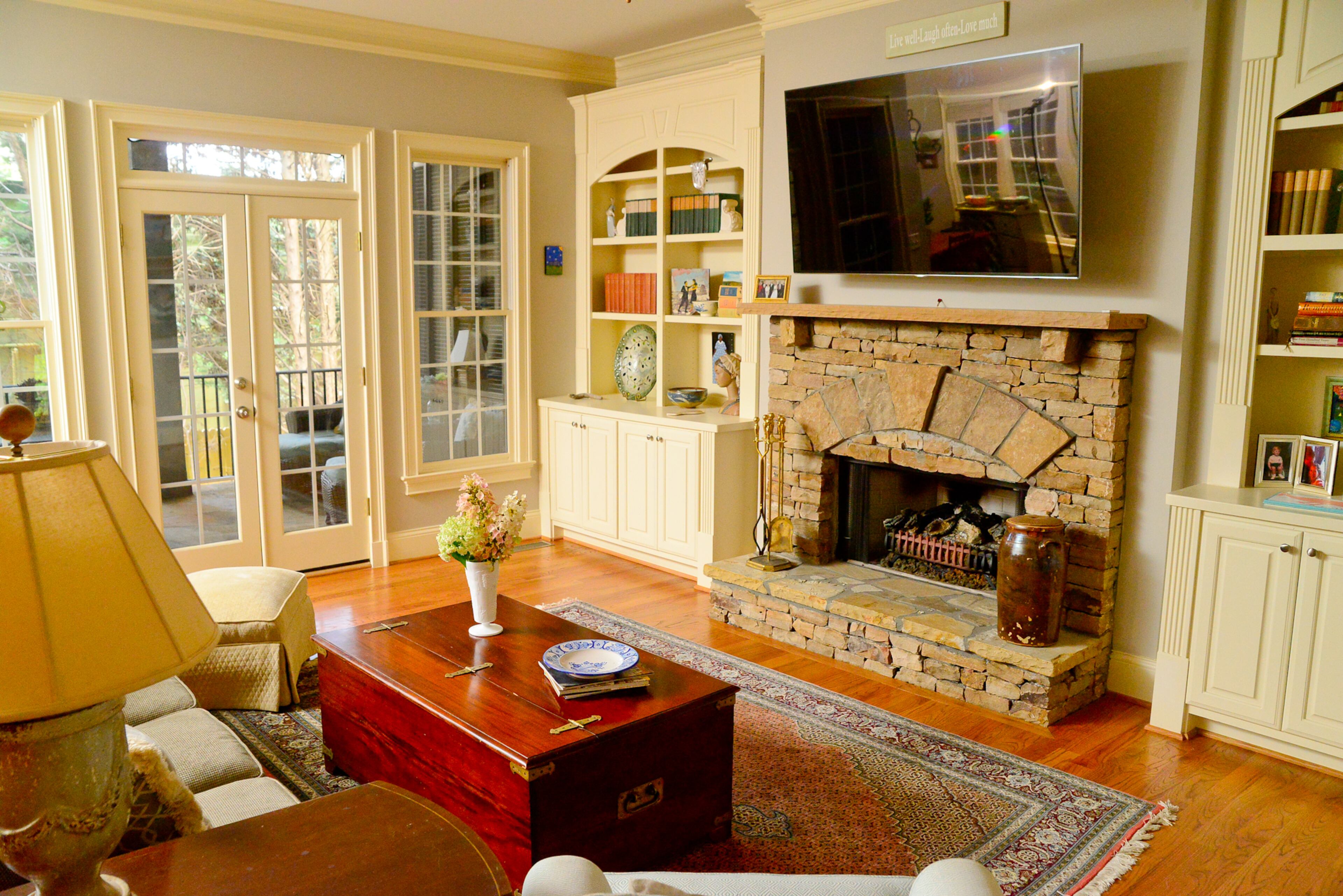The family room, which looks onto the porch, has pieces including lamps from Scott Antique Market and a Pottery Barn table. Text by Lori Johnston