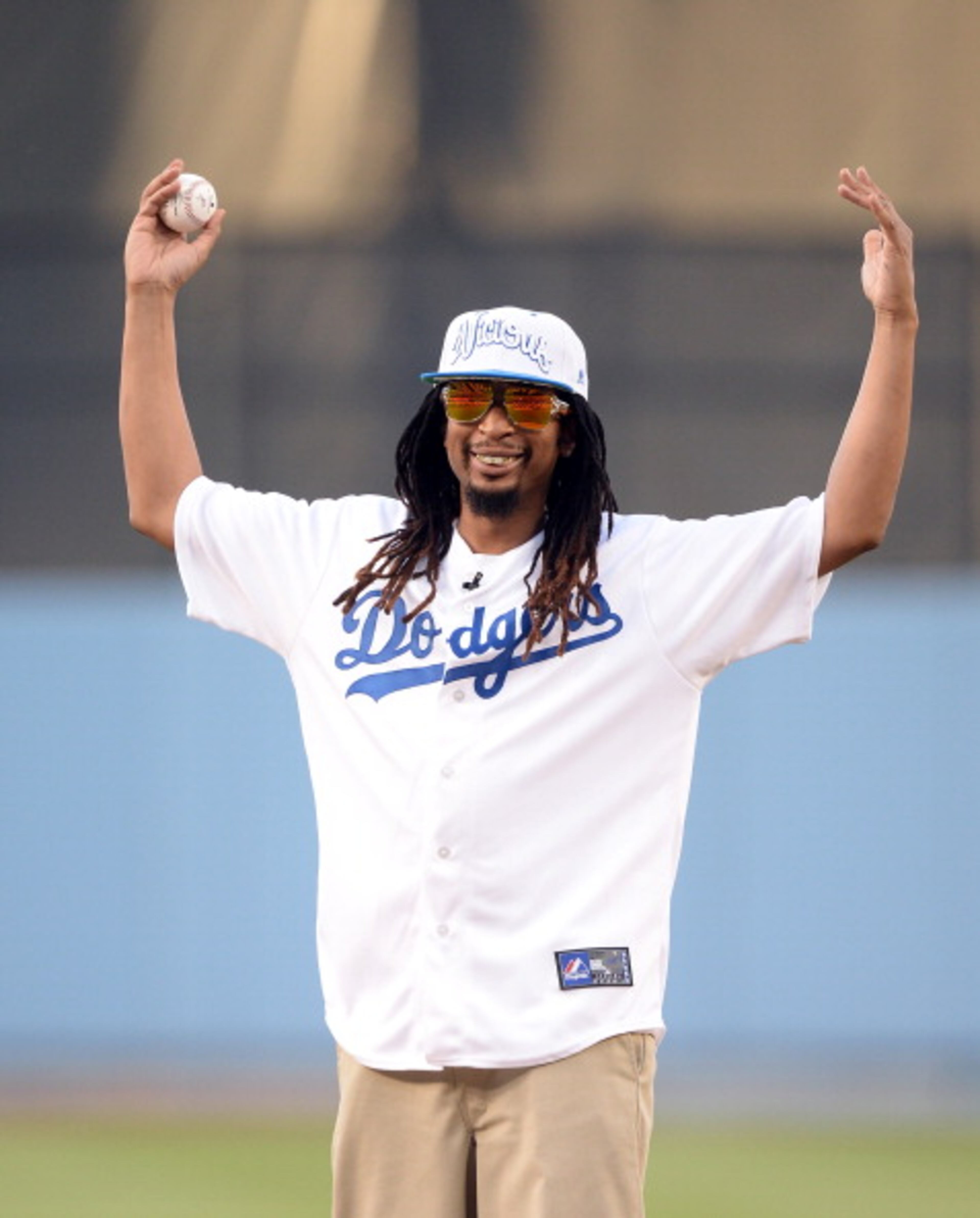 Lil Jon is 5'6", but is taller than . . .(see next photo)