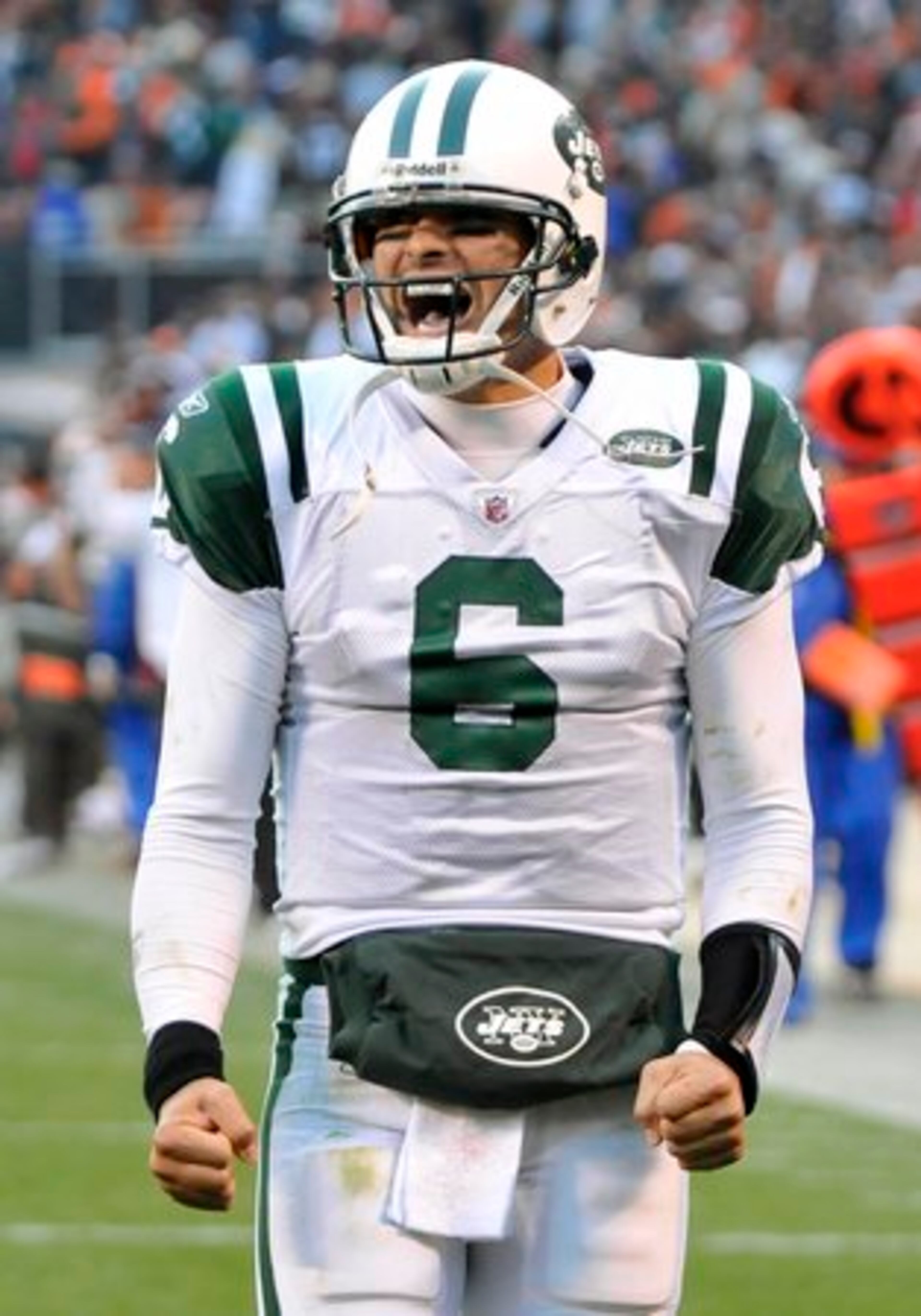 3. JETS (7-2): New York's defense allows a stingy 16.7 ppg. Mark Sanchez and the offense (23.1 ppg) have needed overtime the last two weeks to defeat Cleveland and Detroit (two teams with losing records).