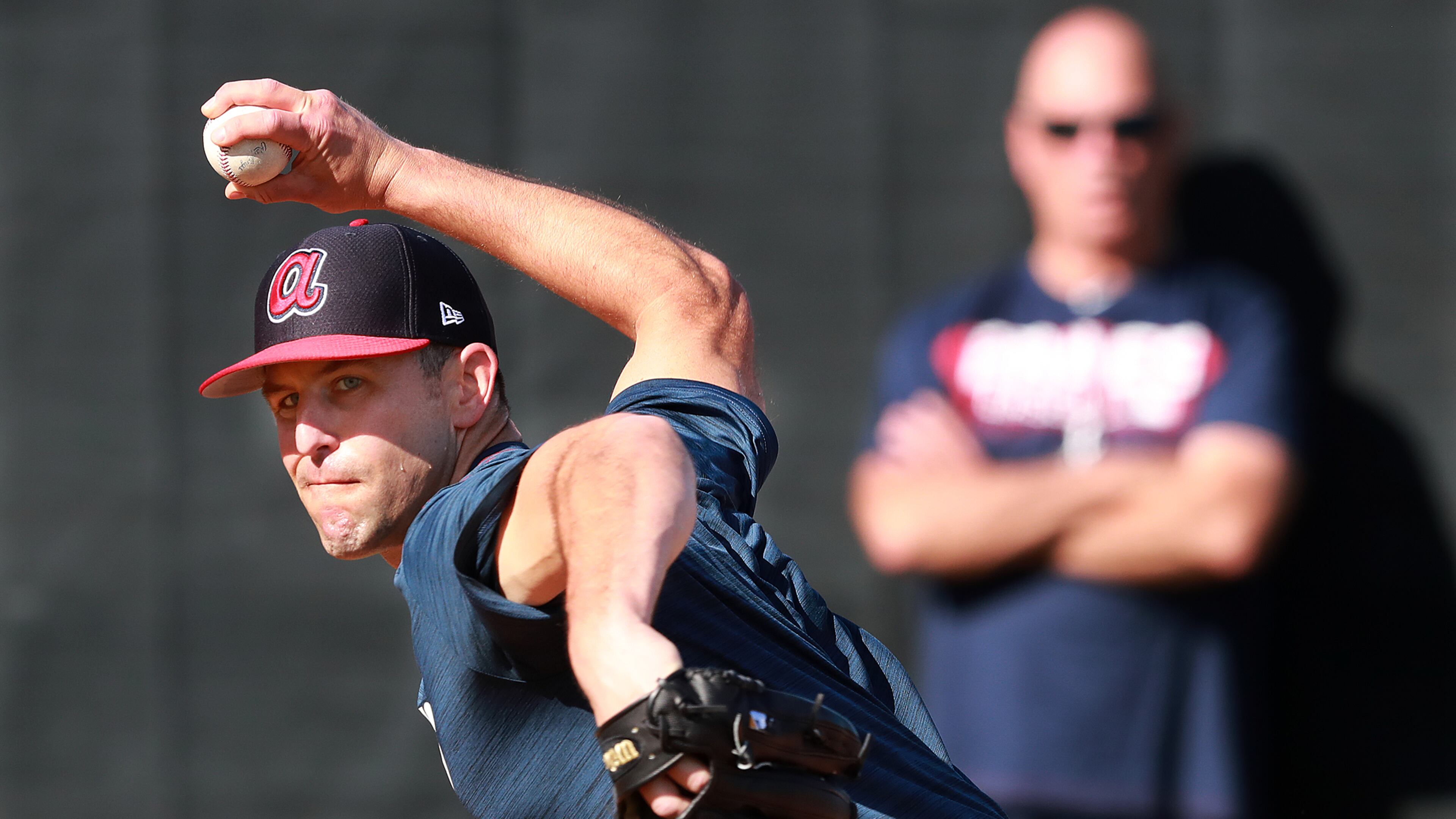 Braves pitcher Darren O'Day works out in spring training.