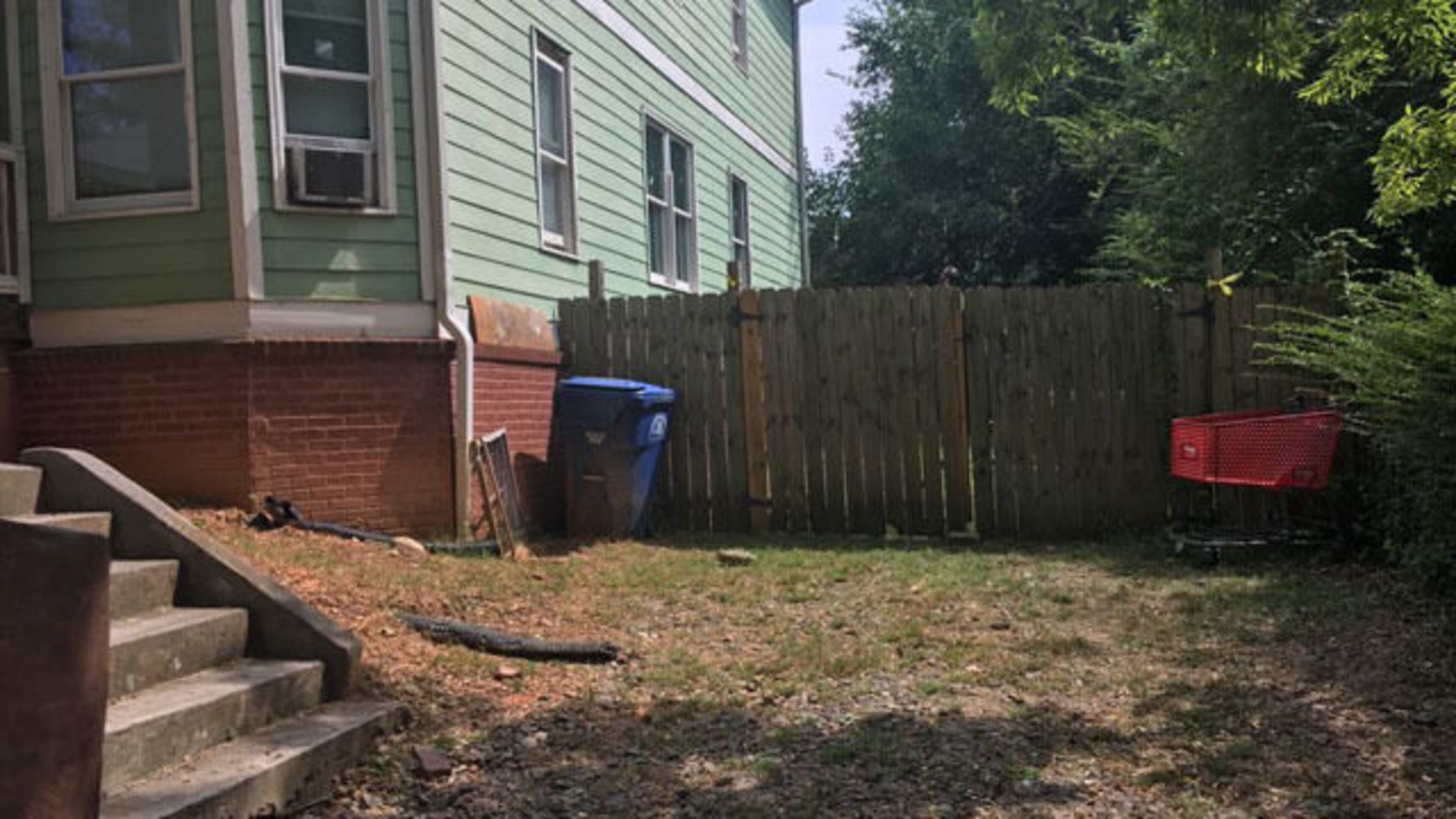 An Atlanta police officer shot a man in the hand Sunday morning. (Credit: Channel 2 Action News)