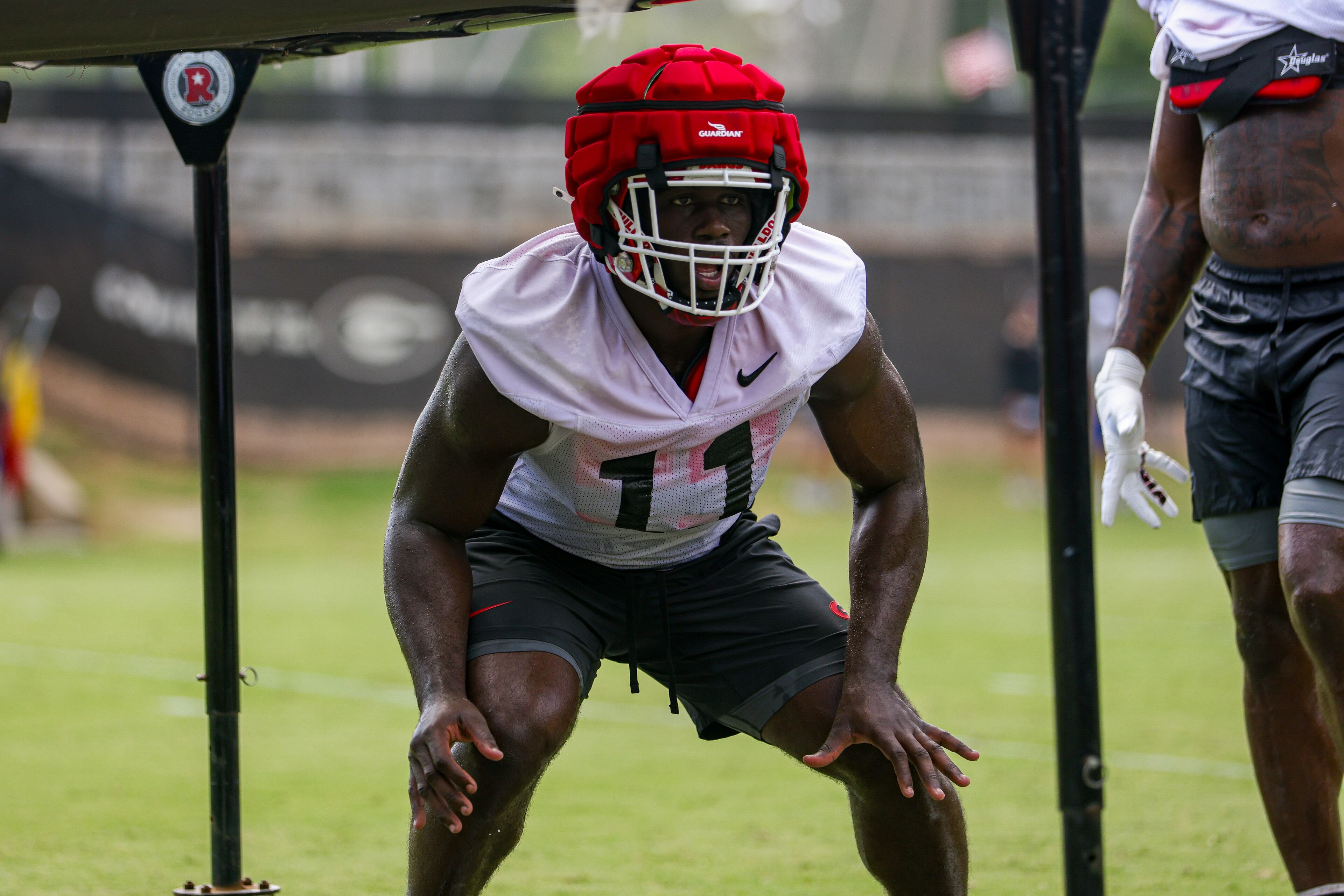 Georgia inside linebacker Jalon Walker readies to react. (Conor Dillon/UGAAA)