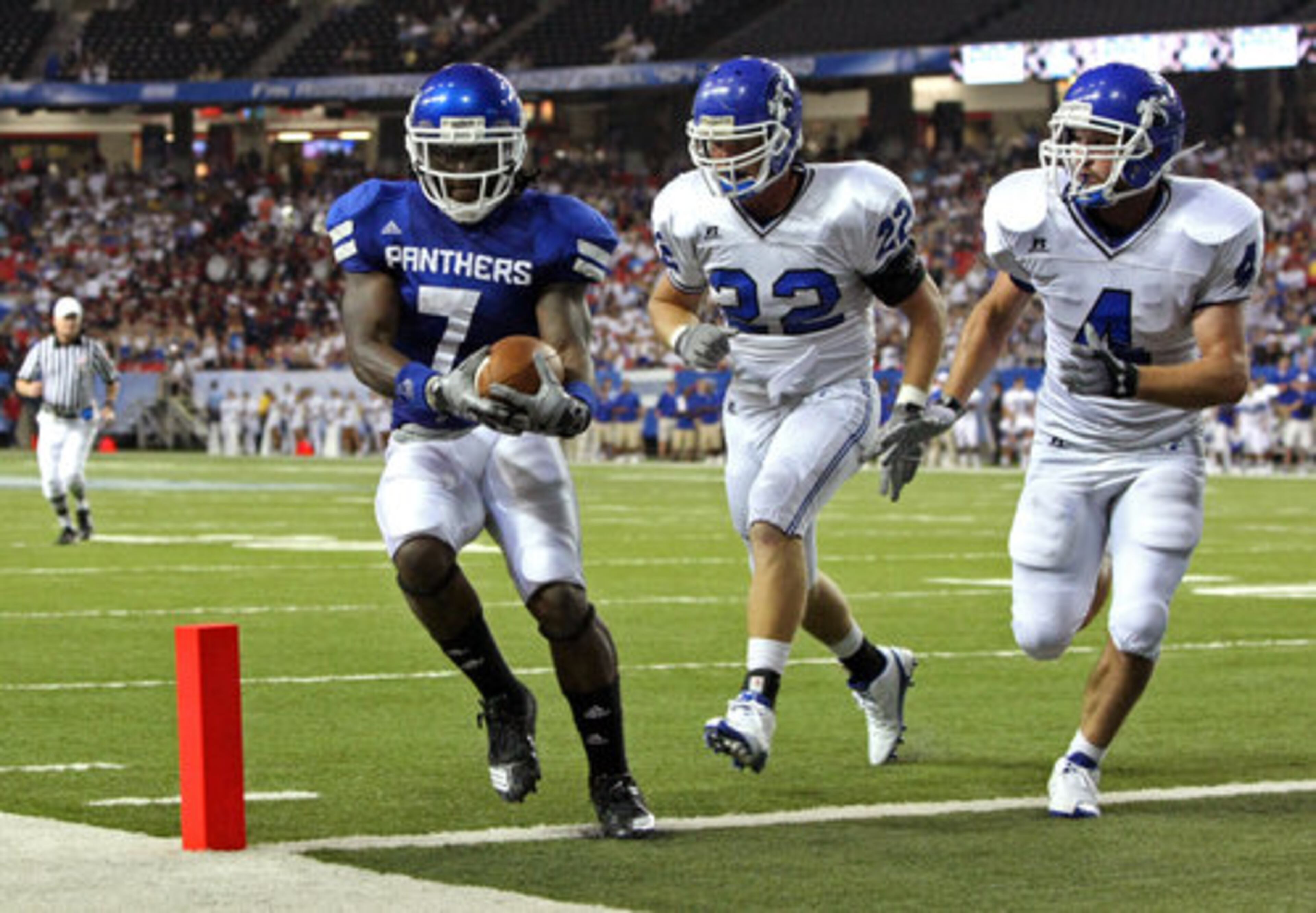 GSU running back Parris Lee (7) runs a 10-yard touchdown, his second of the night, past Shorter College defenders Collyn Copeland (22), and Spencer Bragg (4, right) in the third quarter during their 41-7 win over Shorter College for their first ever win in the Georgia Dome Thursday night in Atlanta, Ga., Sept. 2, 2010.