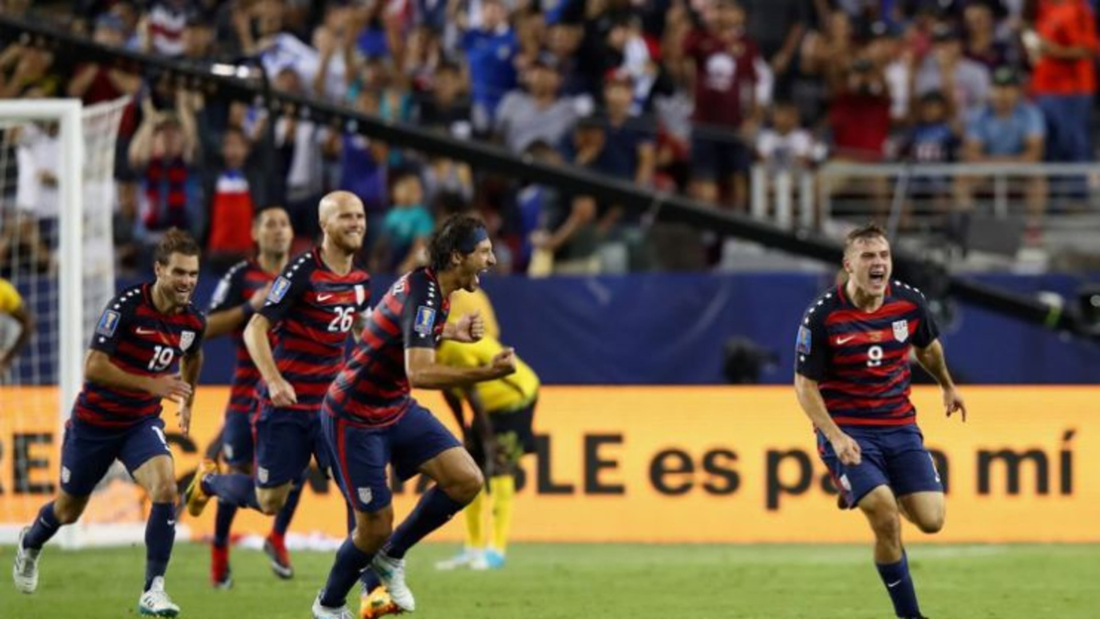 Jordan Morris, right, scored in the 88th minute to win the Gold Cup for the United States. (Getty)
