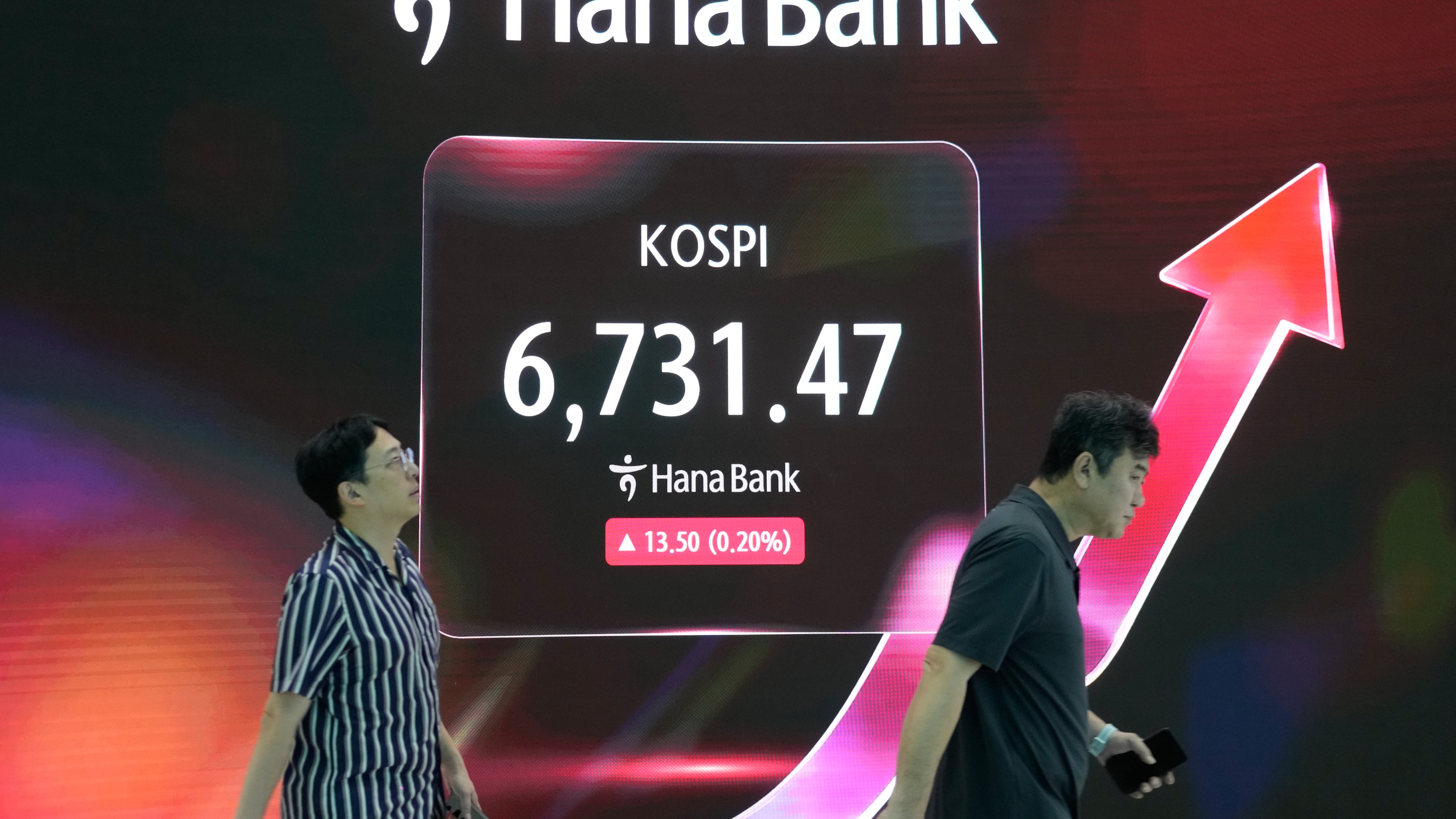 Currency traders pass by a screen showing the Korea Composite Stock Price Index (KOSPI) at the foreign exchange dealing room of the Hana Bank headquarters in Seoul, South Korea, Thursday, Sept. 17, 2026. (AP Photo/Ahn Young-joon)