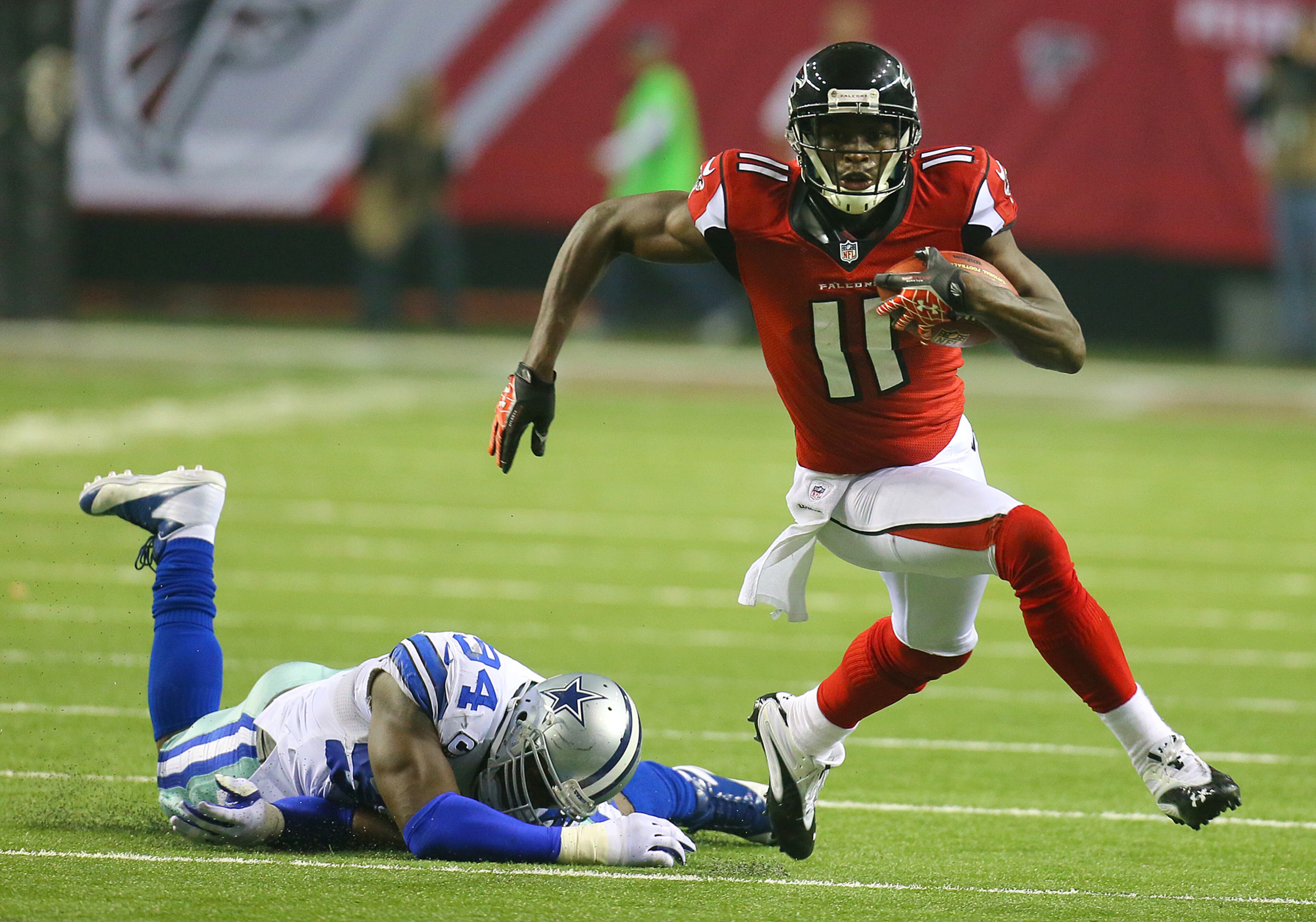 110412 ATLANTA: Atlanta Falcons wide receiver Julio Jones breaks away from Dallas Cowboys linebacker DeMarcus Ware for a first down reception during fourth quarter action at the Georgia Dome in Atlanta on Sunday, Nov. 4, 2012. CURTIS COMPTON / CCOMPTON@AJC.COM