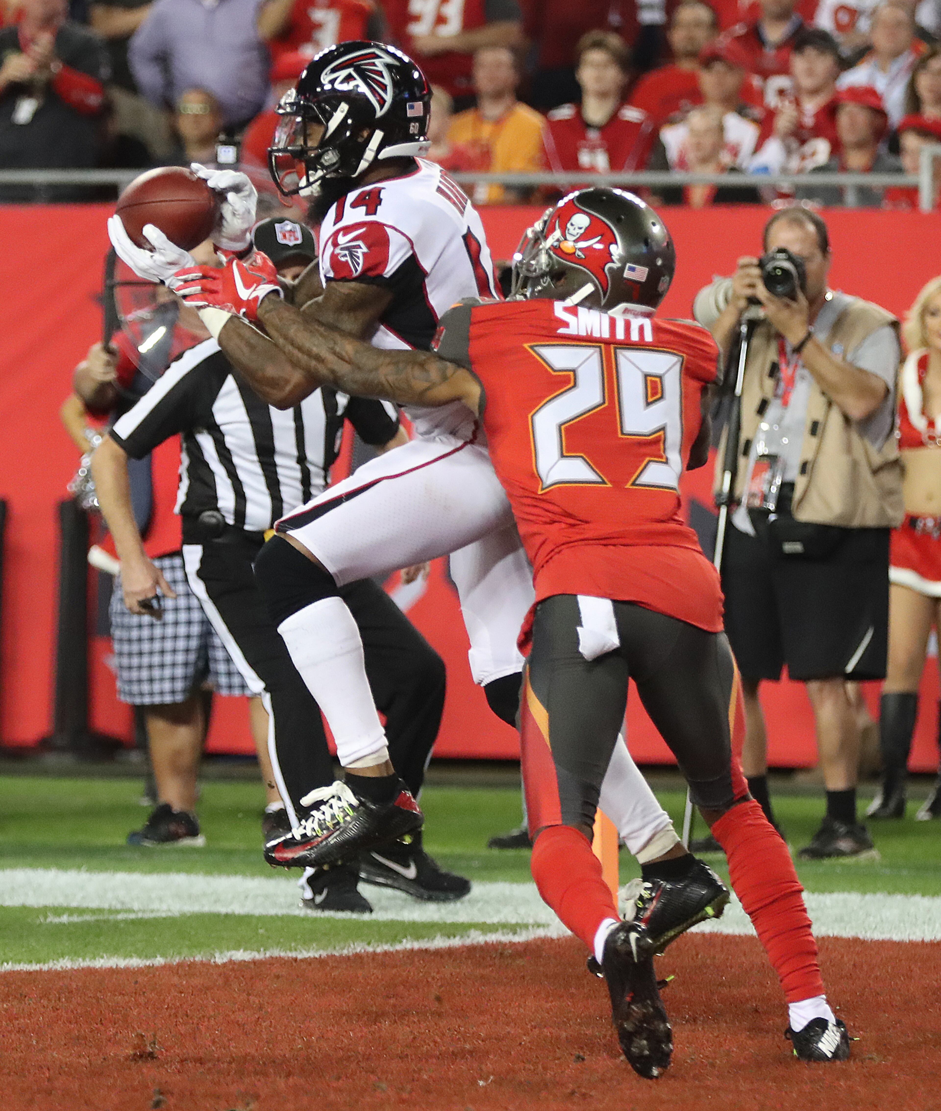 December 18, 2017 Tampa: Falcons wide receiver Justin Hardy makes a touchdown catch in front of Buccaneers Ryan Smith for a 7-0 lead in a NFL football game on Monday, December 18, 2017, in Tampa. Curtis Compton/ccompton@ajc.com