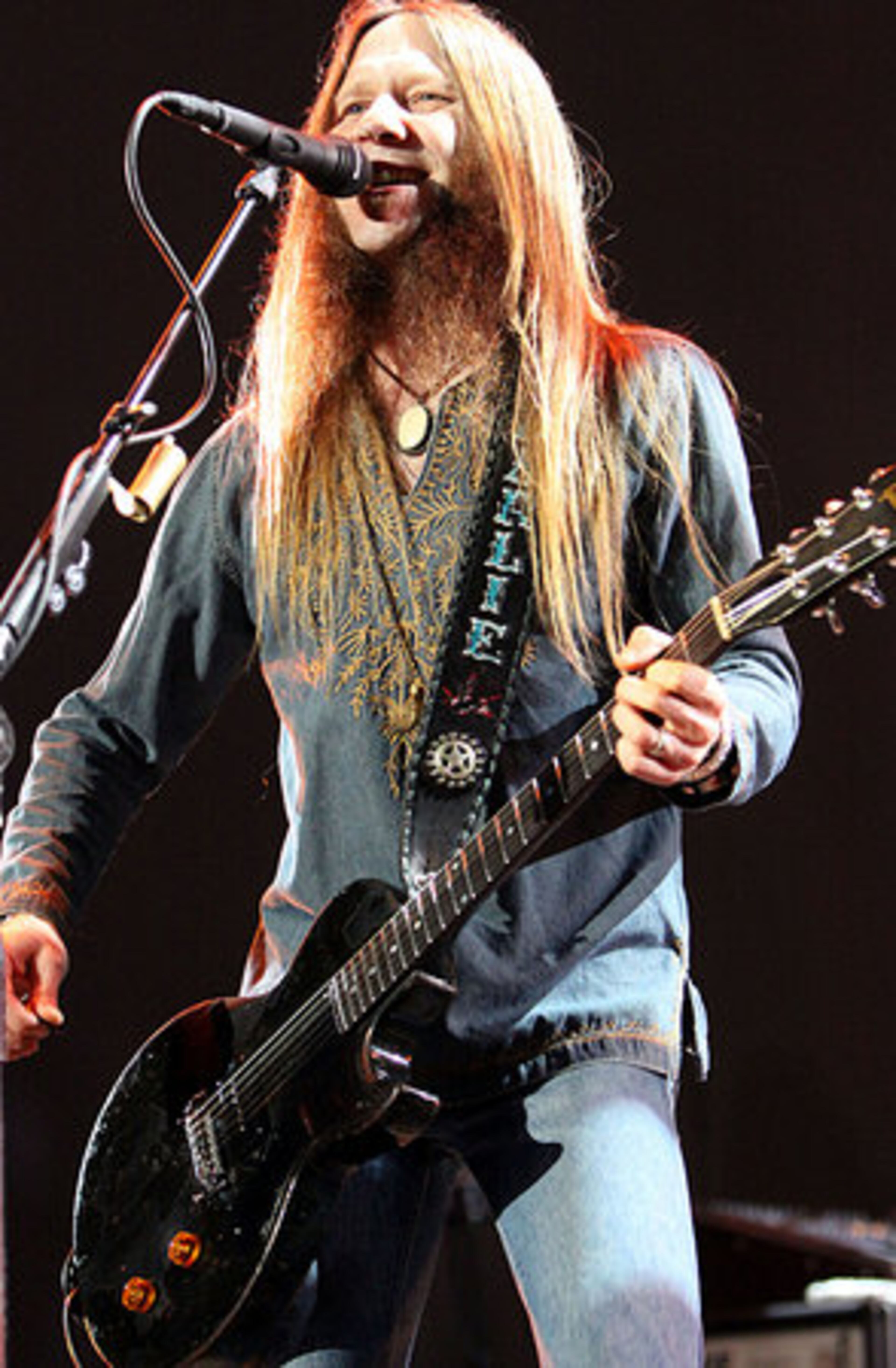 Charlie Starr of Blackberry Smoked performs "Leave A Scar" to a spirited crowd.