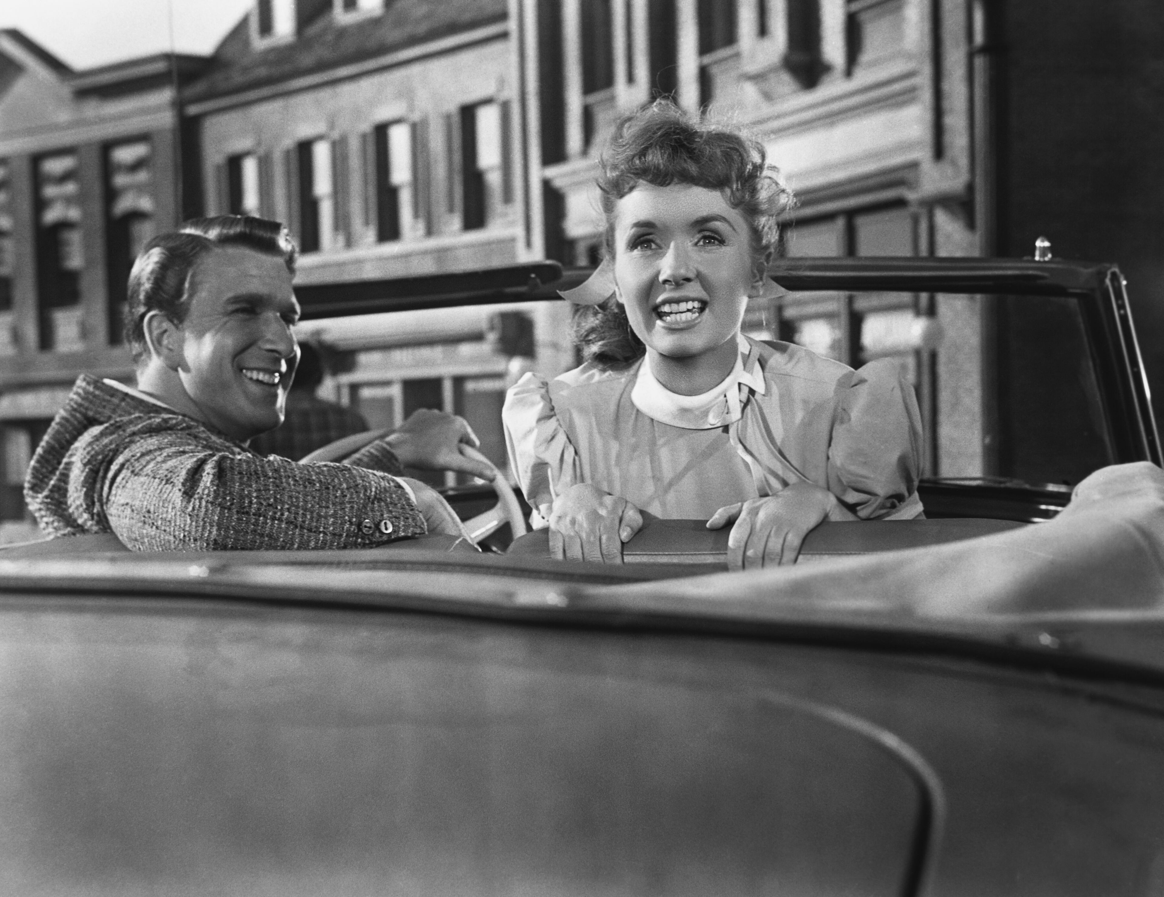 An amused Peter Brent (Leslie Nielsen) watches an excited Tambrey Tyree (Debbie Reynolds) as she takes in the sights and sounds of the big city in "Tammy and the Bachelor," 1957. (Photo by John Springer Collection/CORBIS/Corbis via Getty Images)