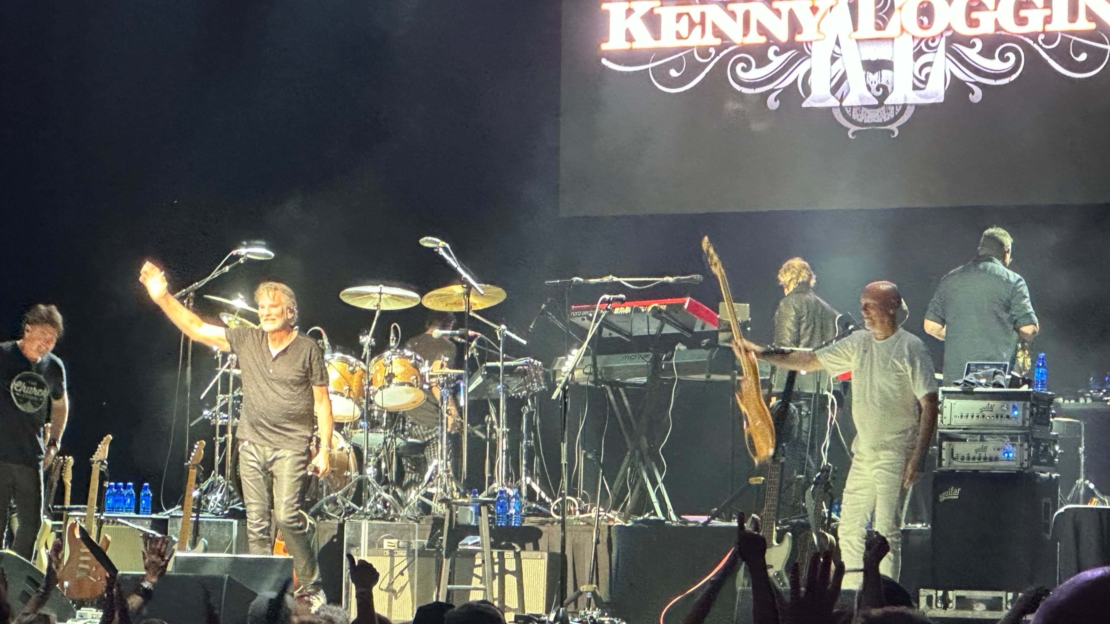Kenny Loggins bids farewell to the sold-out Ameris Bank Amphitheatre crowd on Saturday, May 13, 2023. RODNEY HO/rho@ajc.com