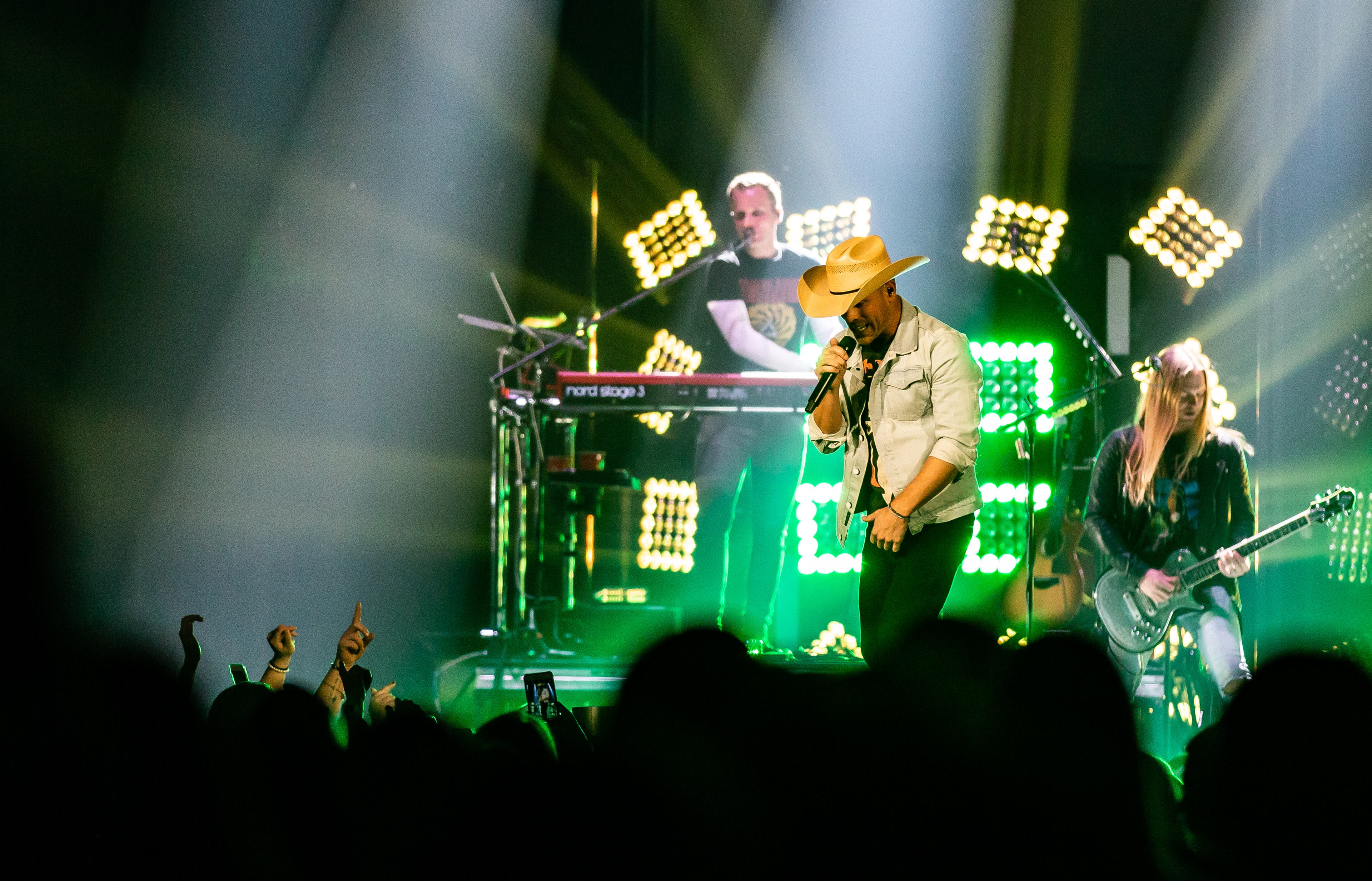 Dustin Lynch performs at Infinite Energy Arena on Nov. 29, 2018.
