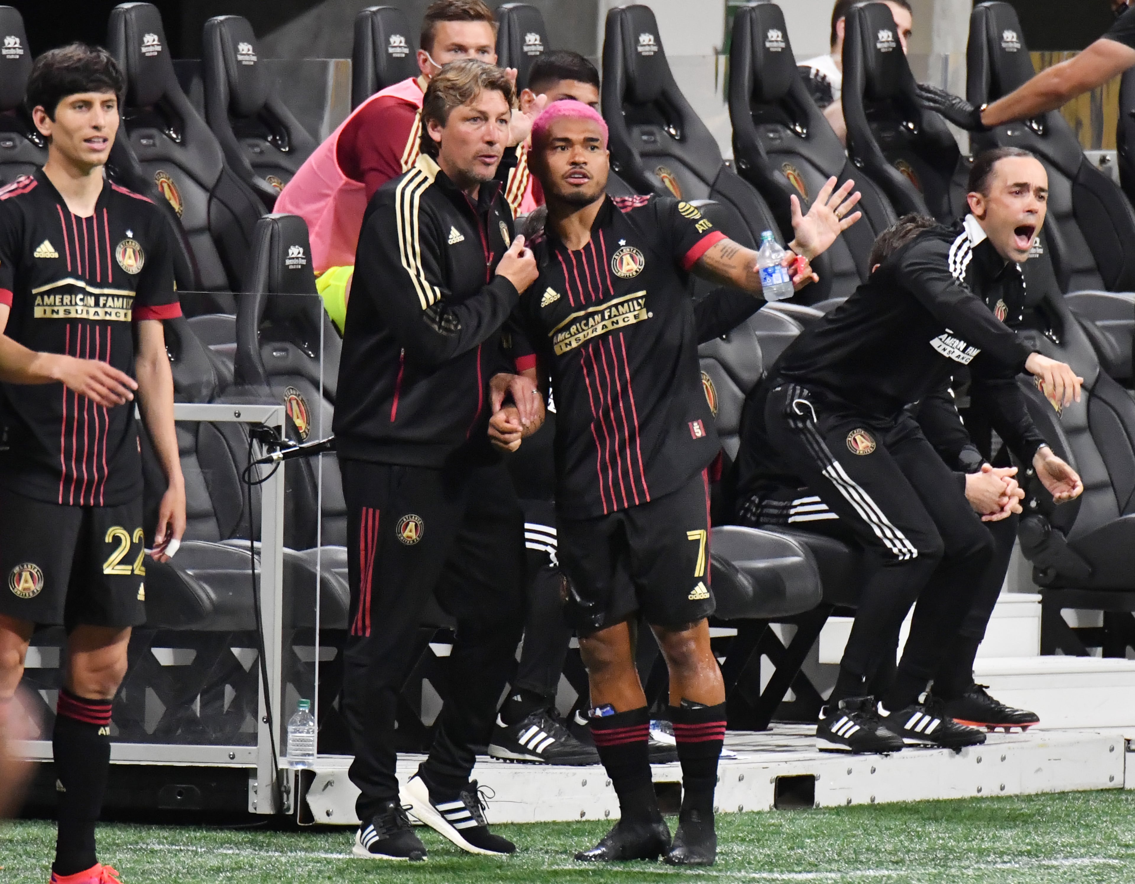 Atlanta United head coach Gabriel Heinze confers with forward Josef Martinez on Saturday, April 24, 2021. (Hyosub Shin / Hyosub.Shin@ajc.com)