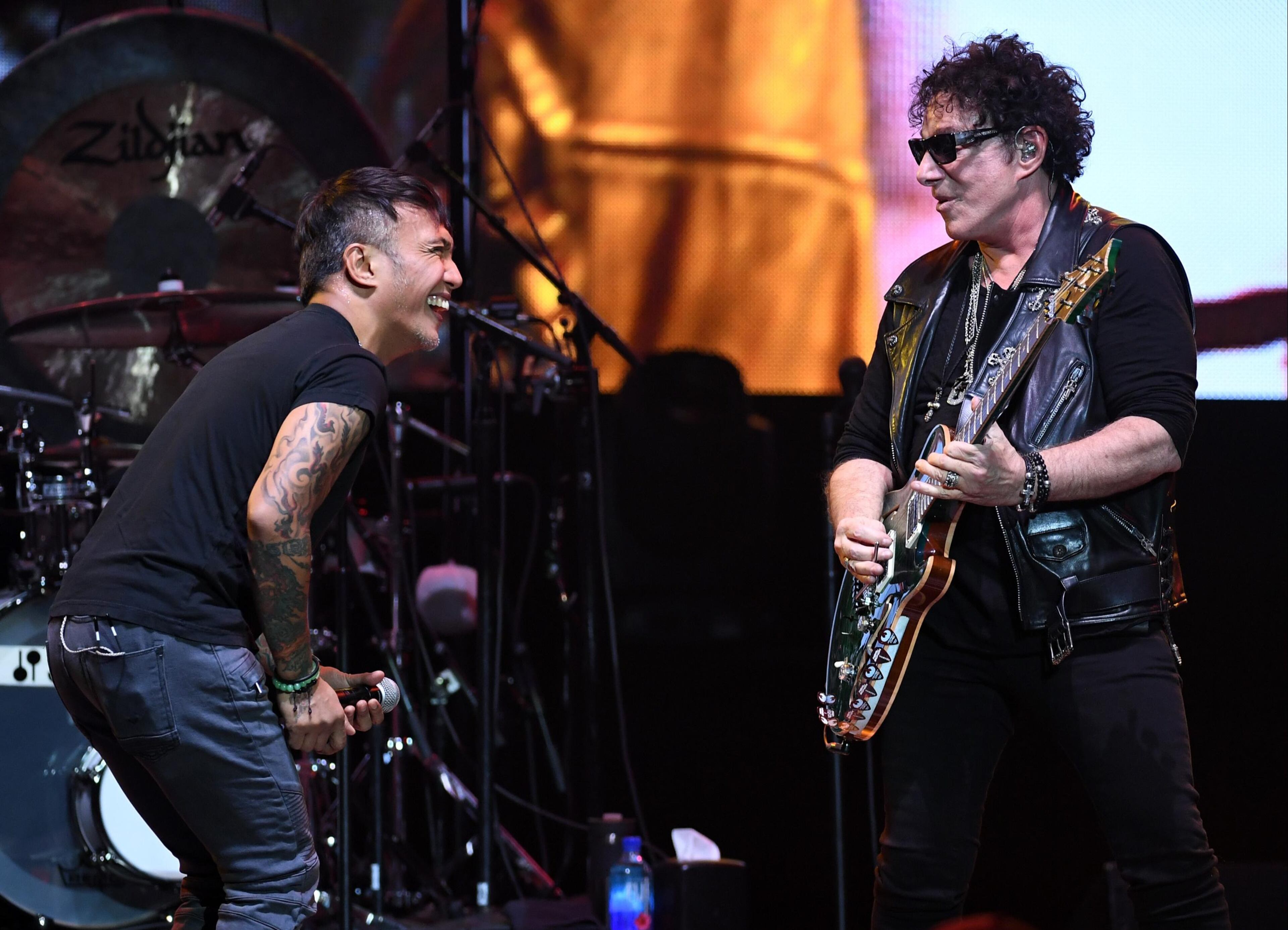 Singer Arnel Pineda (L) and Neal Schon of Journey rock out a tune in Las Vegas. (Photo by Ethan Miller/Getty Images)