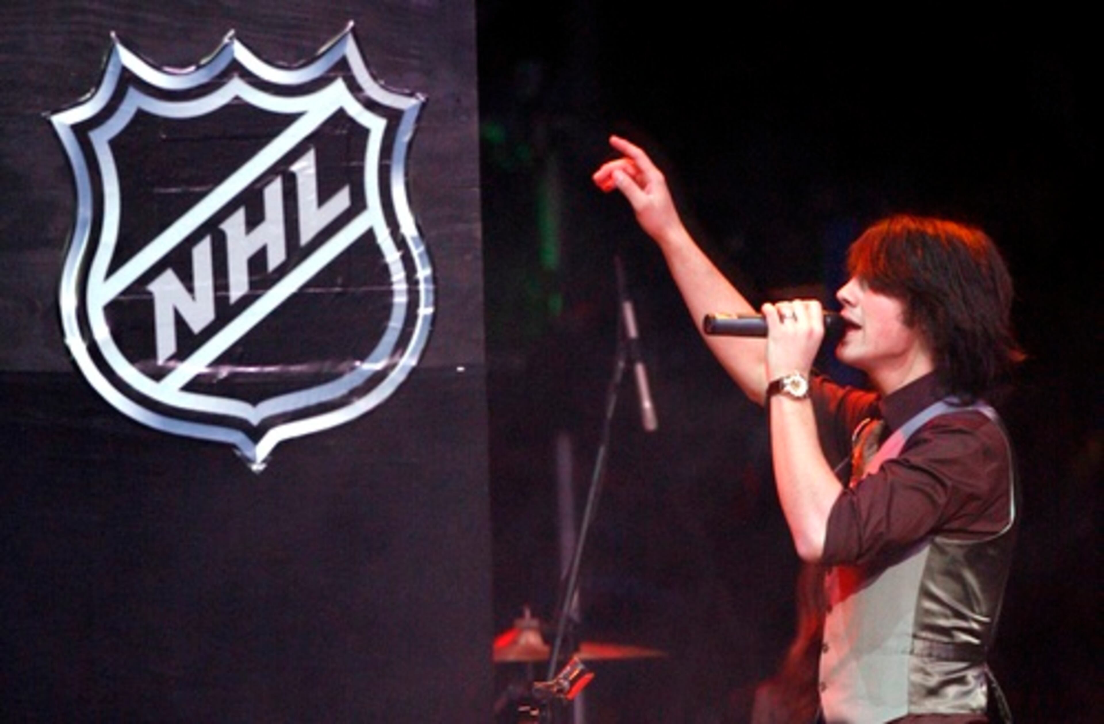 The concert was held directly on the ice at Philips Arena.