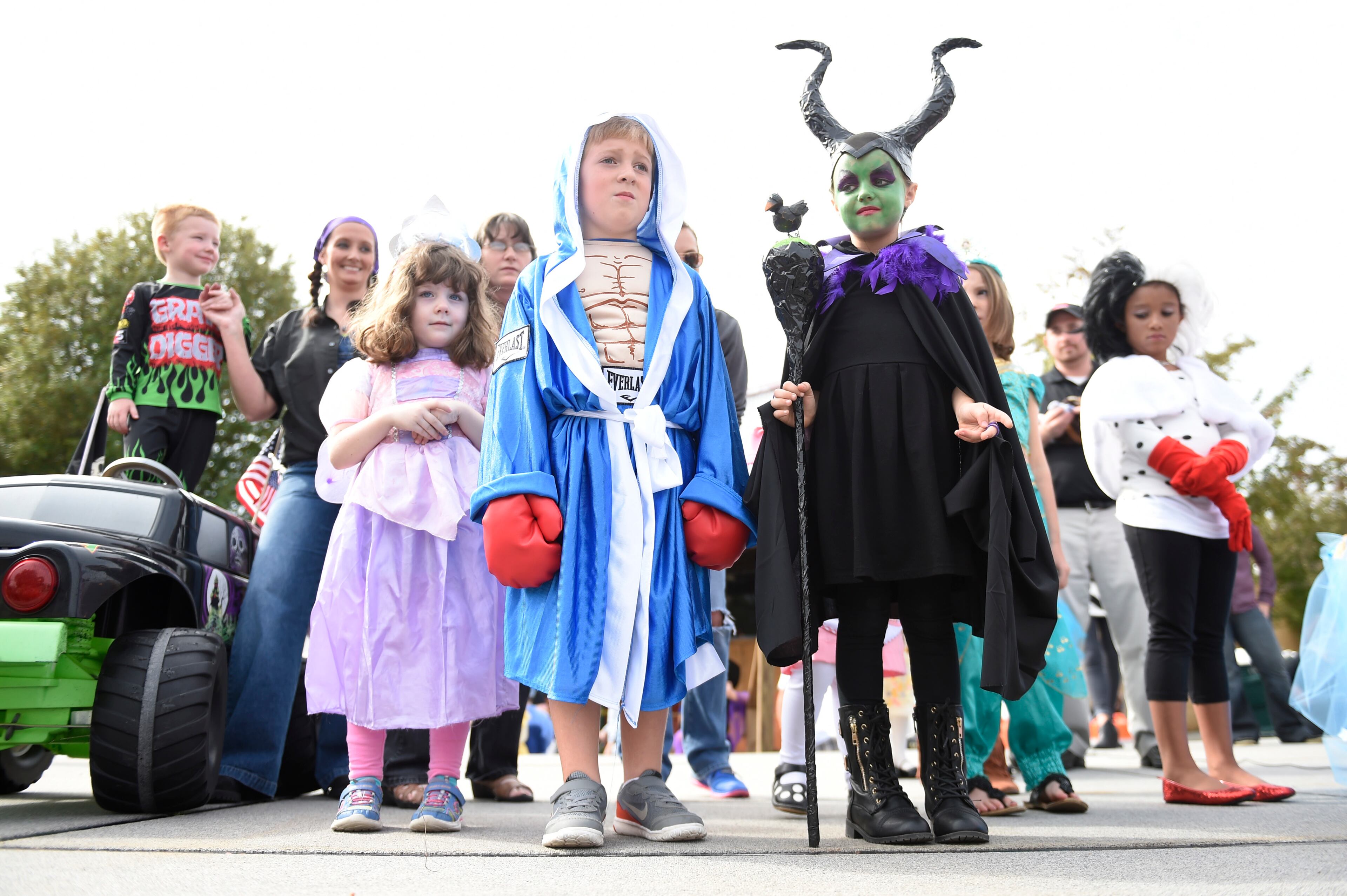 Children compete during a Halloween costume contest at the Jack-O-Lantern Jubilee in North Augusta, S.C., Saturday, Oct. 31, 2015. (/The Augusta Chronicle via AP) MANDATORY CREDIT