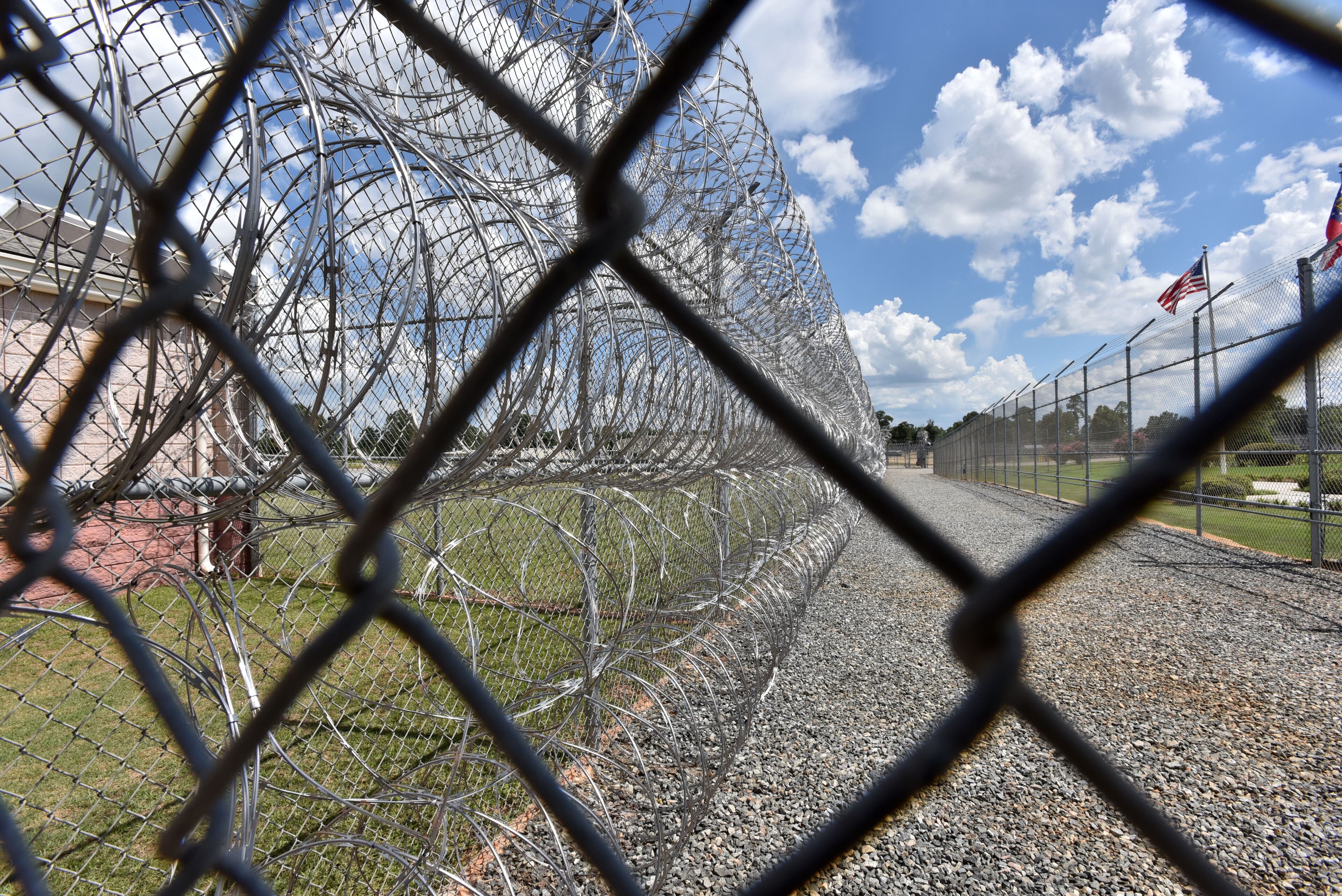 An exterior view in 2016 of Pulaski State Prison. (Hyosub Shin / hshin@ajc.com)