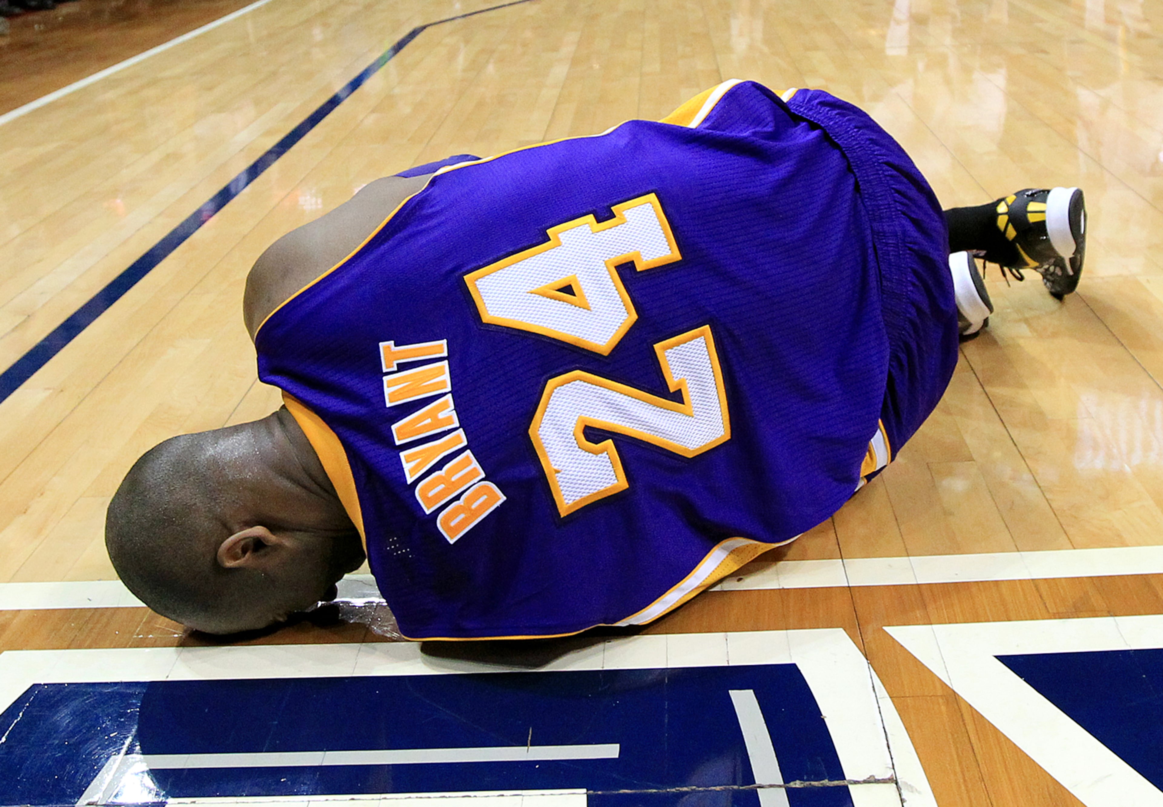 Los Angeles Lakers guard Kobe Bryant lays on the floor after being injured in the final seconds of an NBA basketball game against the Atlanta Hawks on Wednesday, March 13, 2013, in Atlanta. The Hawks defeated the Lakers 96-92. (AP Photo/Atlanta Journal-Constitution, Curtis Compton)