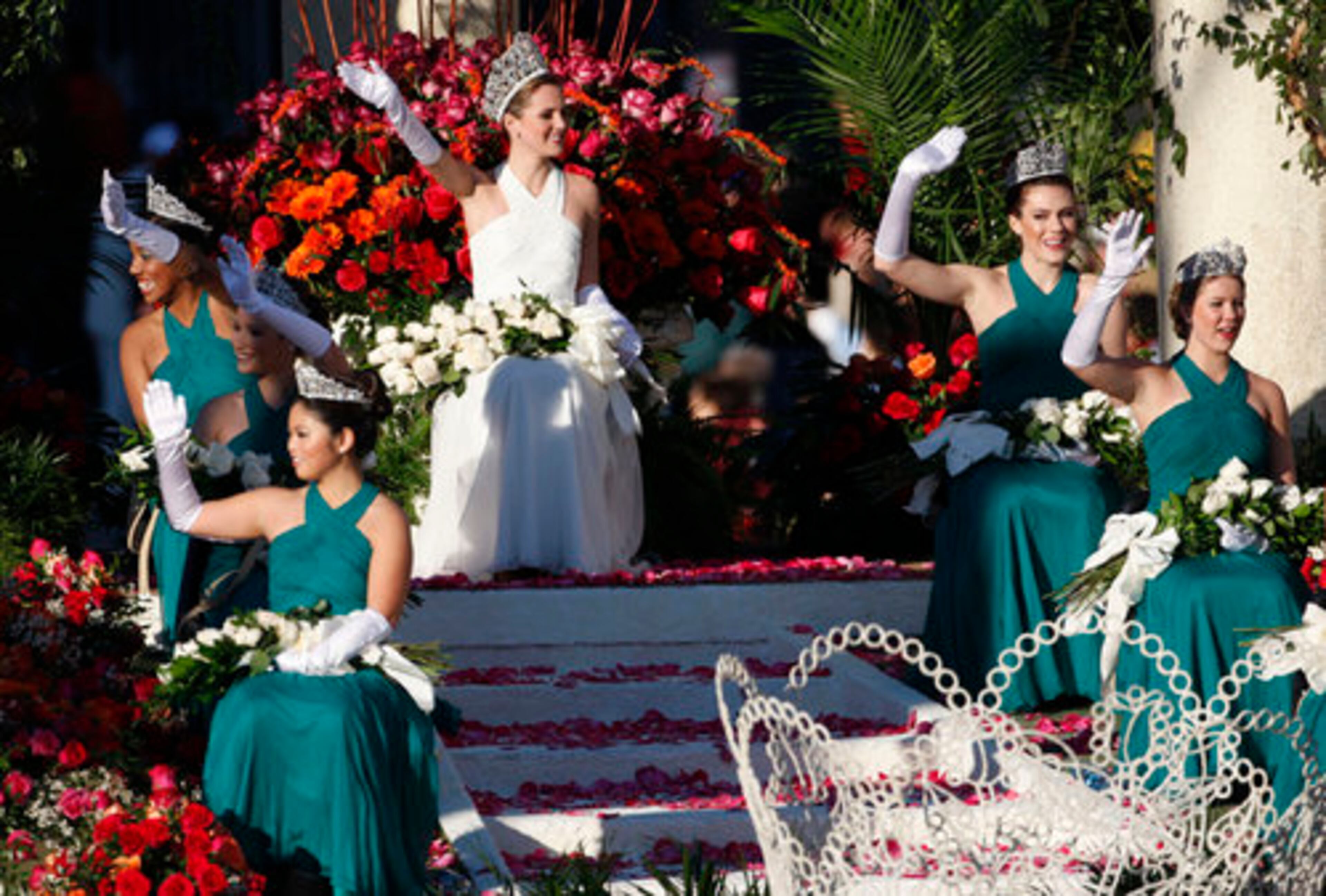 Rose Queen Evanne Friedmann is surrounded by her princesses as the parade kicks off.