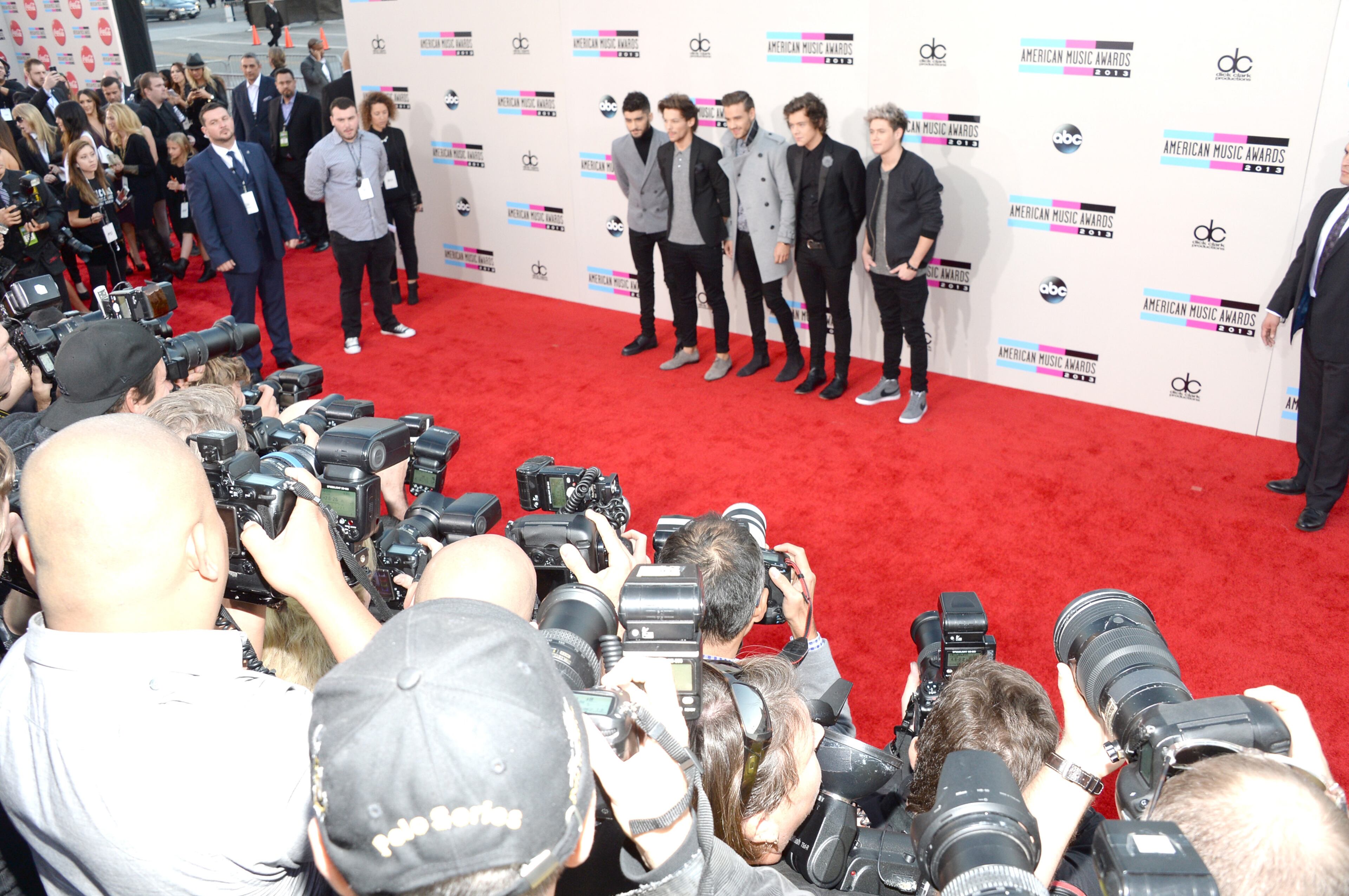 LOS ANGELES, CA - NOVEMBER 24: Singers (L-R) Zayn Malik, Louis Tomlinson, Liam Payne, Harry Styles, and Niall Horan of One Direction attend the 2013 American Music Awards at Nokia Theatre L.A. Live on November 24, 2013 in Los Angeles, California. (Photo by Jason Kempin/Getty Images)