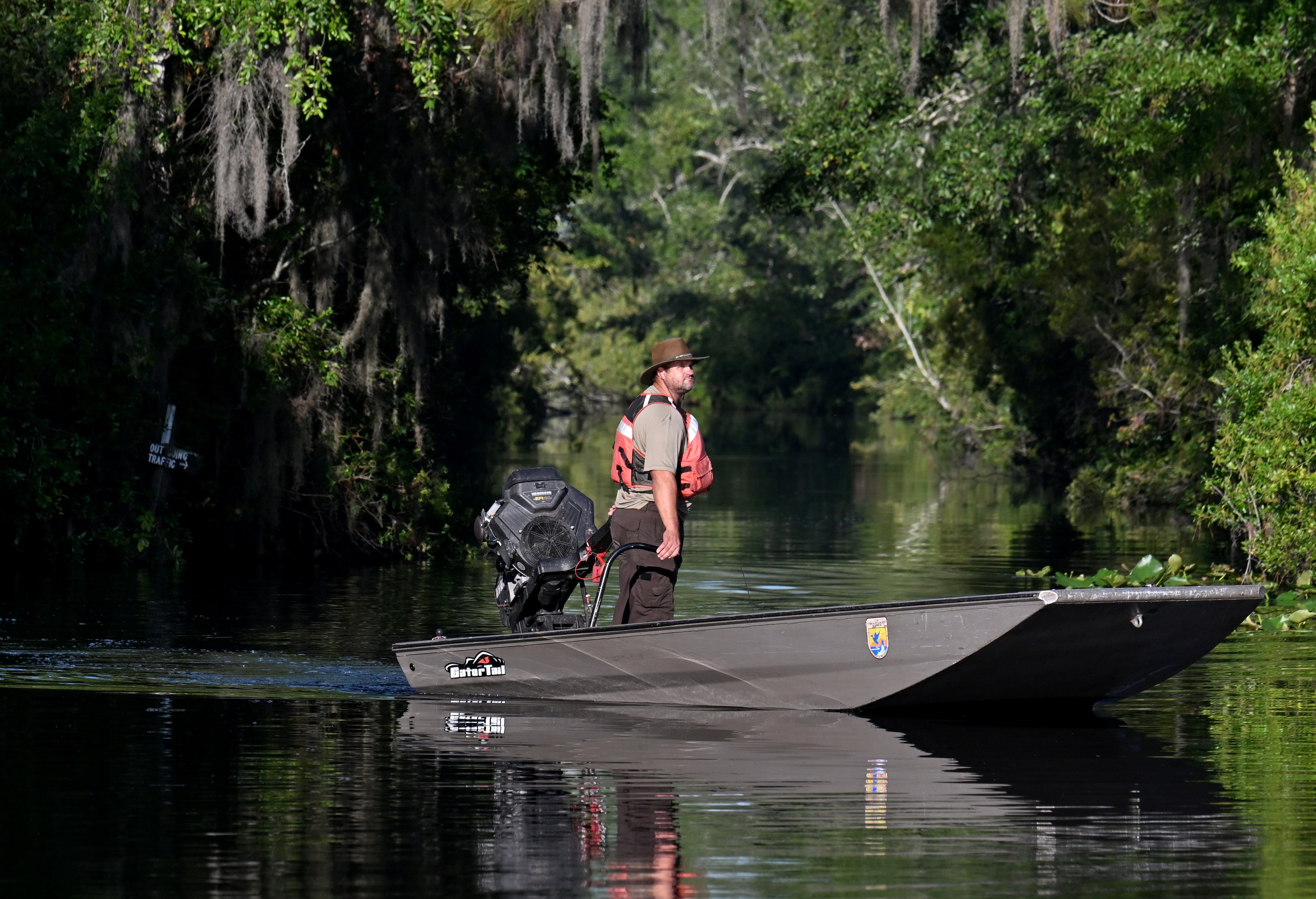 Zach Carter cruises down the Suwannee Canal at the Okefenokee National Wildlife Refuge on Tuesday, Aug. 12, 2025. (Hyosub Shin/AJC)