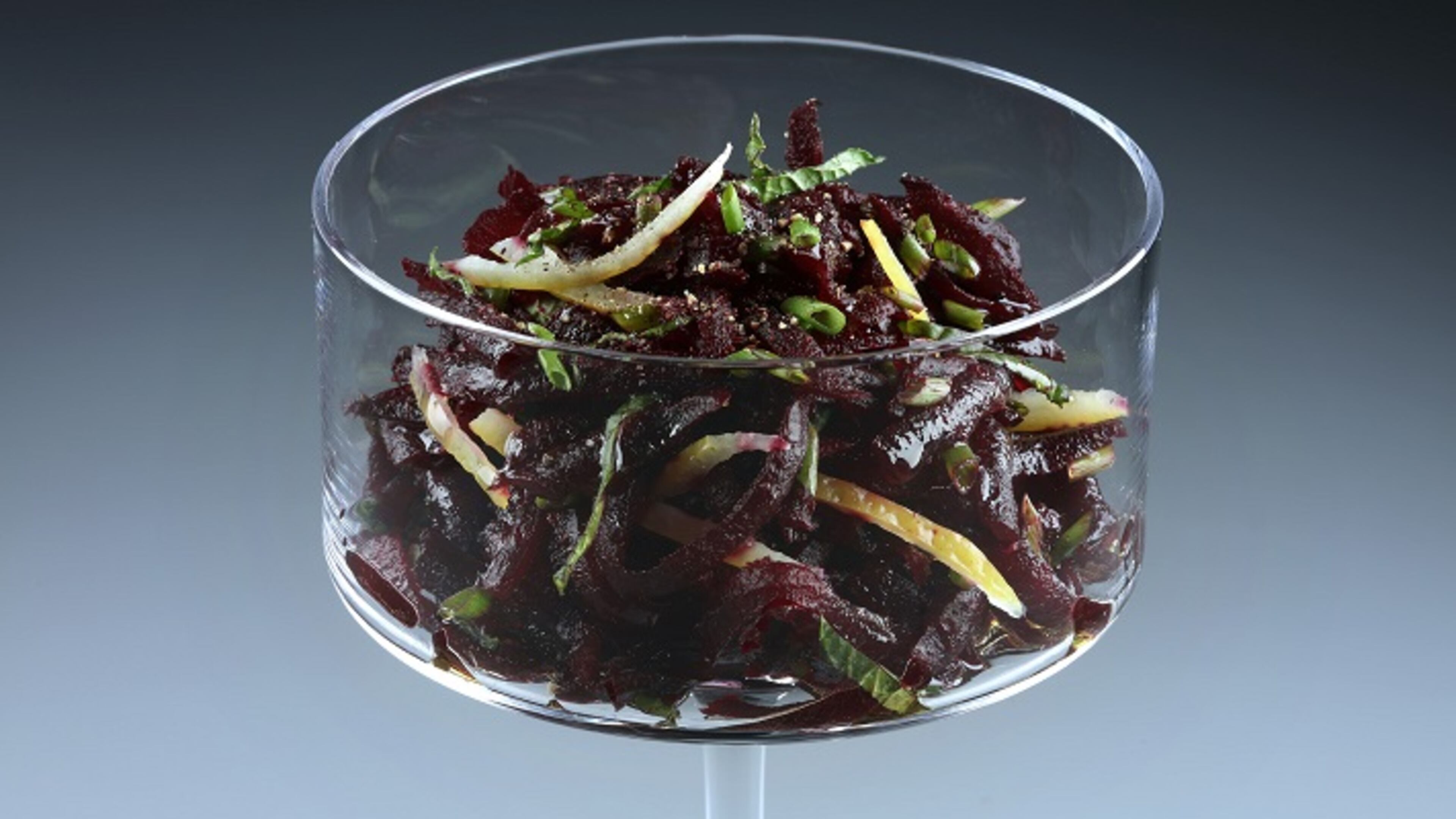 This beet salad is easy to make and pleases a crowd. (E. Jason Wambsgans/Chicago Tribune/TNS)