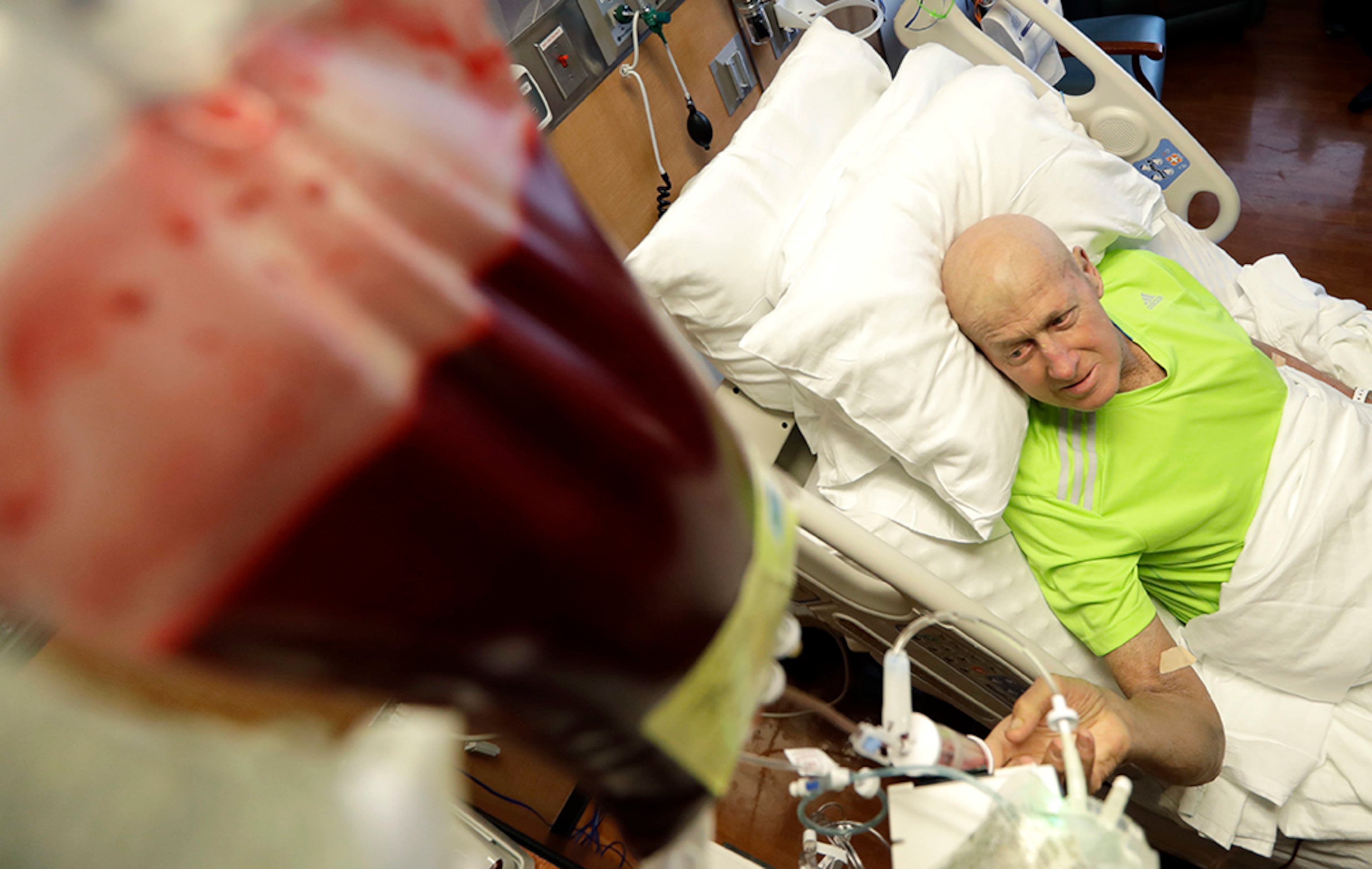 Sportscaster Craig Sager methodically extended a long, skinny arm to an IV pole holding the stem cells he is counting on to save his life. There was silence as he cradled the tube, watching the crimson liquid drip, drip, drip in a perfect cadence into the cannulai that feeds it into his cancer-stricken body.