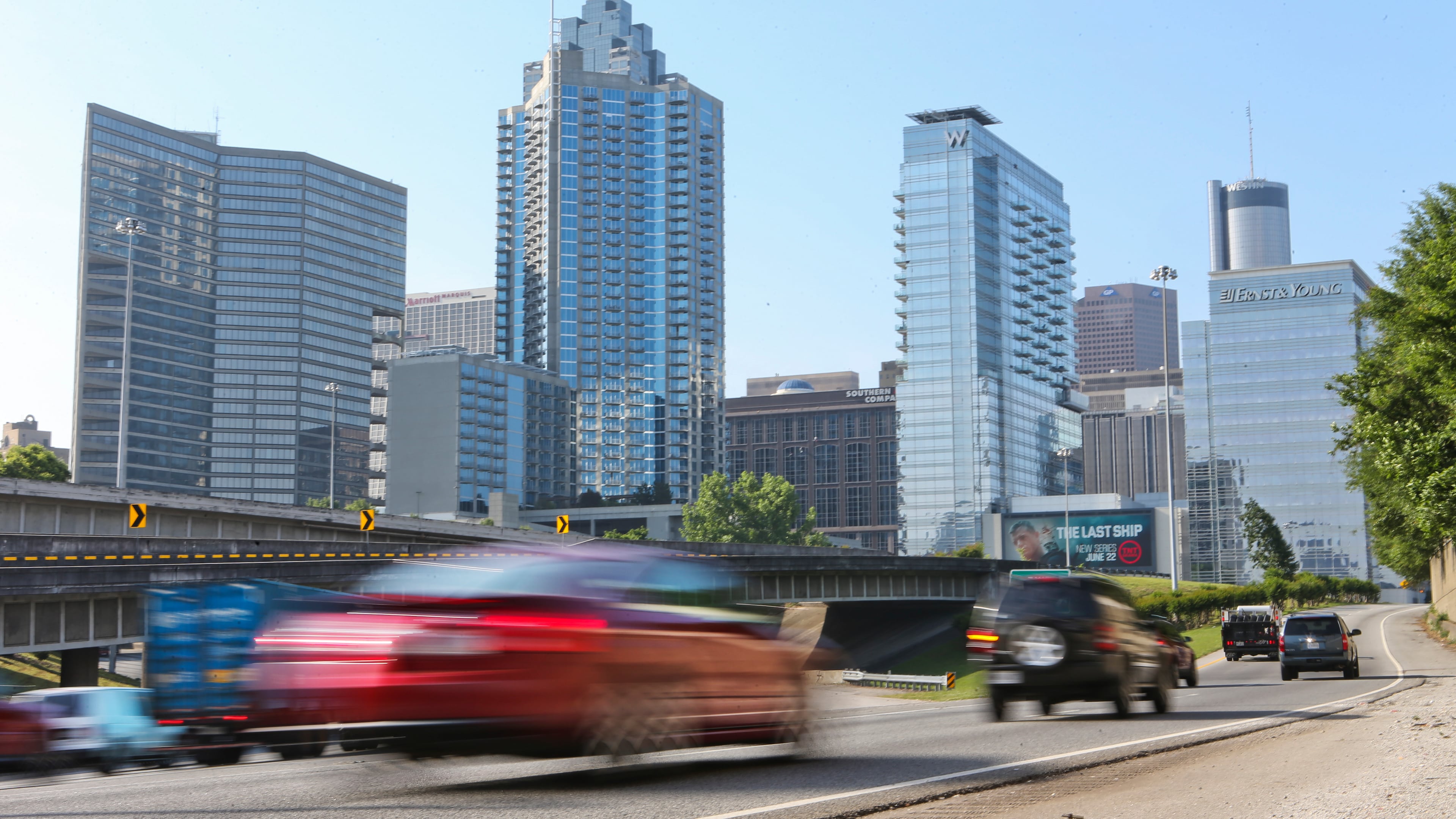 Motorists drive on the I-75/85 Downtown Connector in Atlanta, Ga. Friday, May 23, 2014. JOHN SPINK / AJC