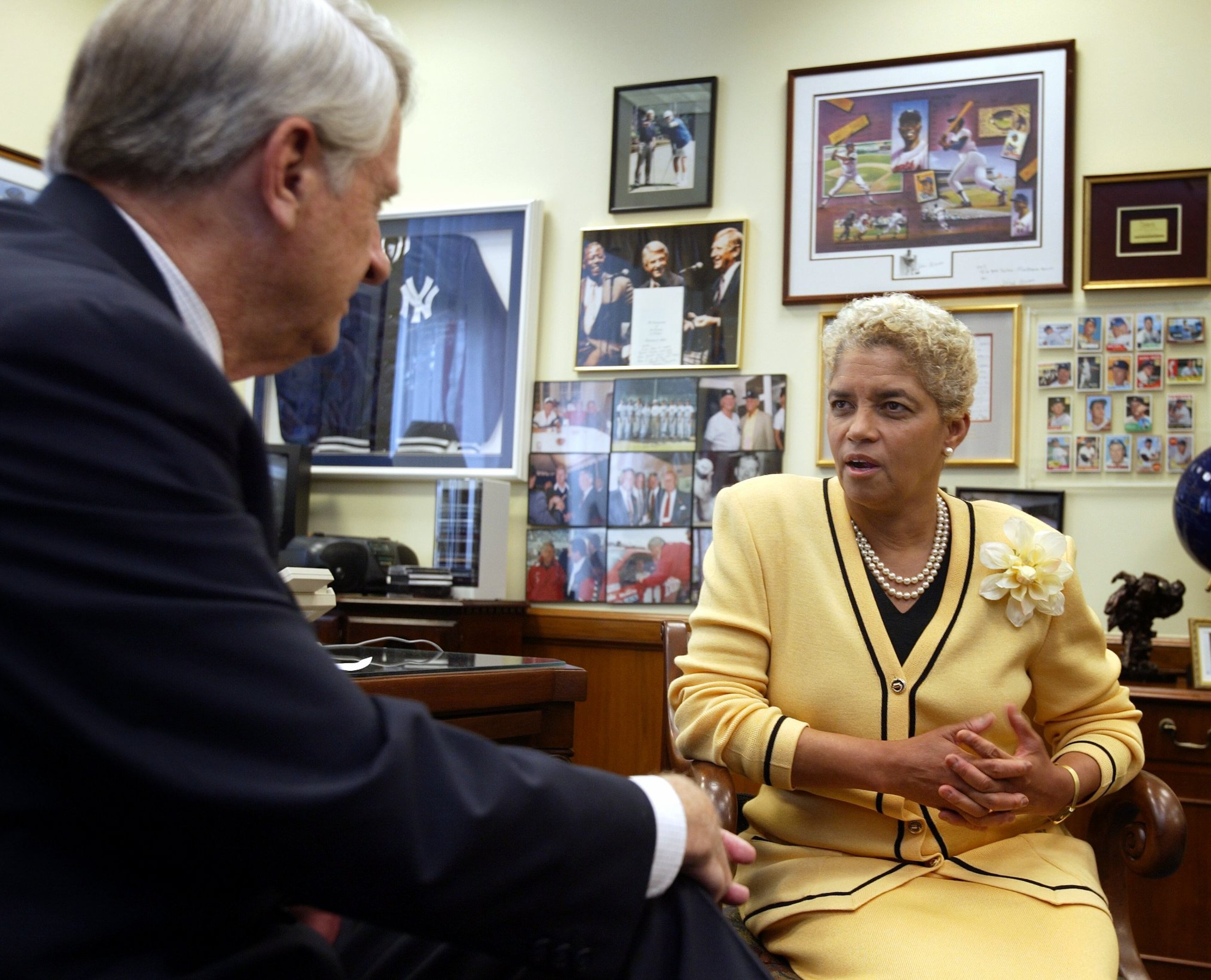Photo by Rick McKay/Washington Bureau slug: COX-ATLANTA-MAYOR18WASHINGTON... Atlanta Mayor Shirley Franklin meeting with Sen. Zell Miller, D-GA., Tuesday morning in his Capitol Hill office. (Rick McKay/Cox Washington Bureau)