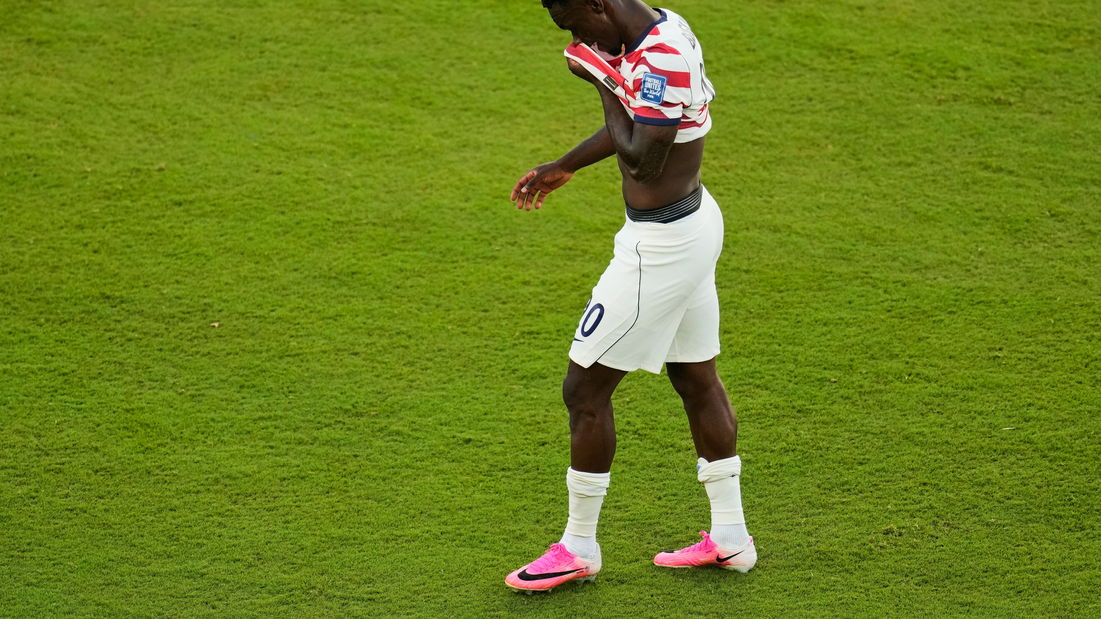 United States' Folarin Balogun (20) walks off the field after receiving a red card during the World Cup round of 32 soccer match between the United States and Bosnia in Santa Clara, Calif., near San Francisco, Wednesday, July 1, 2026. (AP Photo/Jeff Chiu)