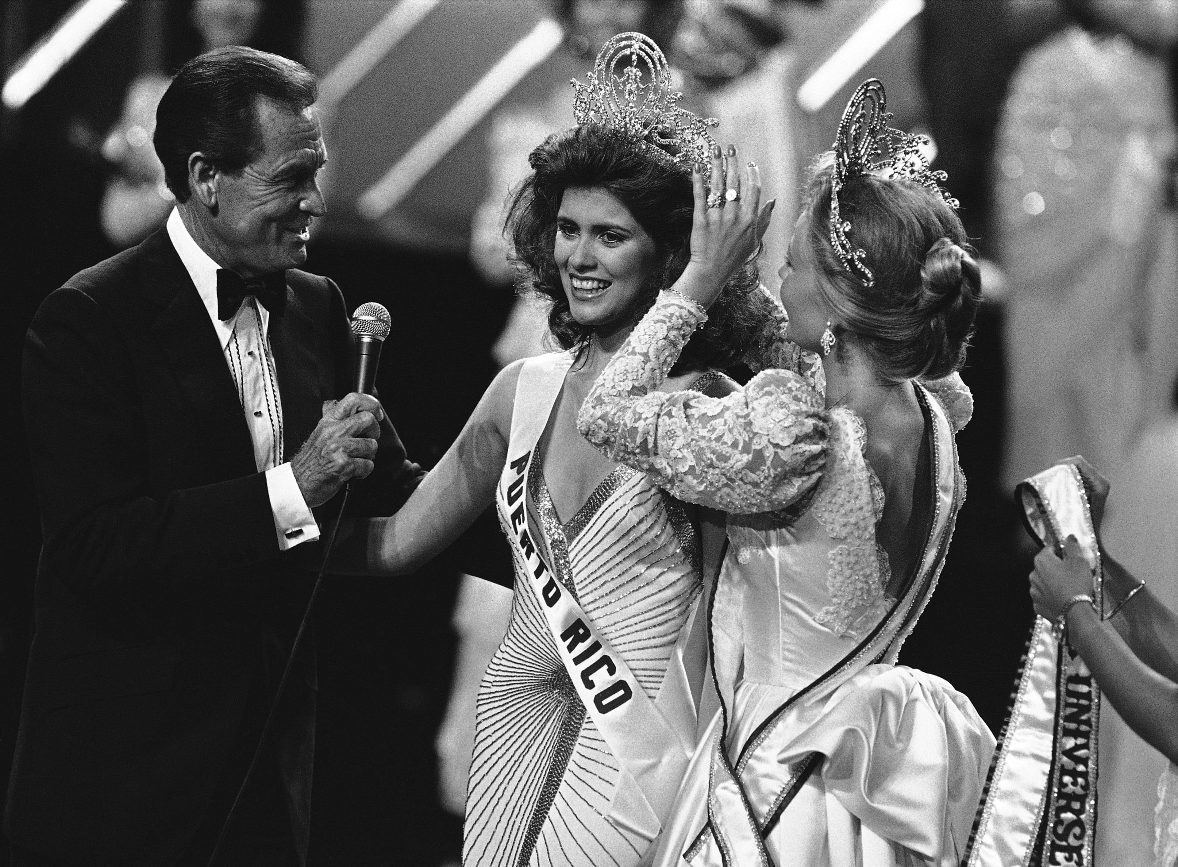 Host Bob Barker watches as Miss Universe of 1985 Deborah Carthy-Deu, of San Juan, is crowned in Miami on July 15, 1985. (AP Photo/Raul de Molina)