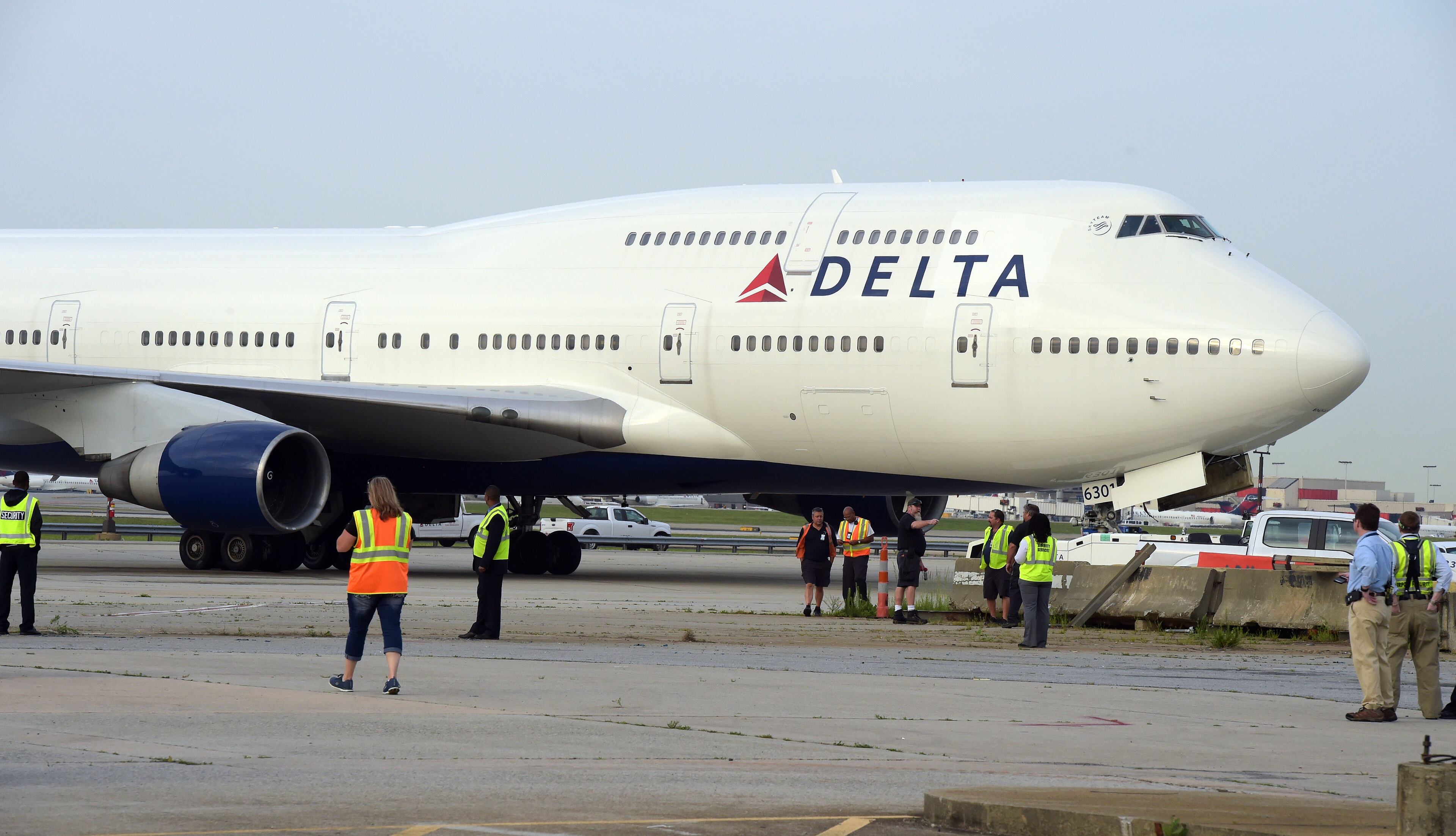 APRIL 30, 2016 ATLANTA Crews move a retired Boeing 747-400 to the Delta Flight museum Saturday, April 30, 2016. Delta Air Lines Ship 6301 made its final journey to Delta’s Atlanta world headquarters campus in preparation for the Delta Flight Museum's lates exhibit featuring the retired aircraft. On September 9, 2015, Delta retired Ship 6301, the first Boeing 747-400 aircraft manufactured for a commercial airline, after its final flight from Honolulu to Atlanta. KENT D. JOHNSON /kdjohnson@ajc.com #delta747experience