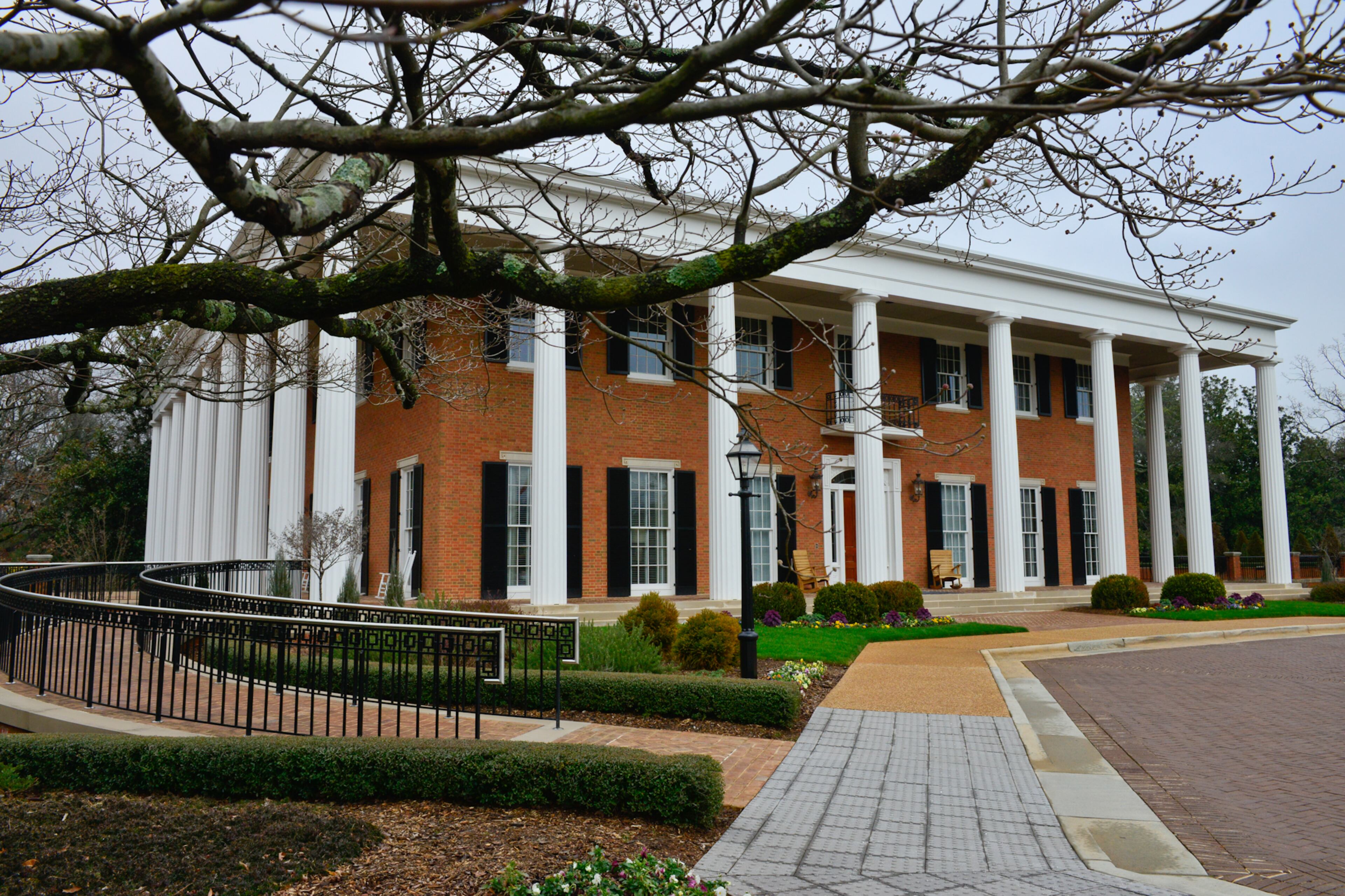 The first lady's favorite architectural elements are the 30 Doric columns around the porches of the brick mansion. The columns are 24 feet tall and made from California redwoods.