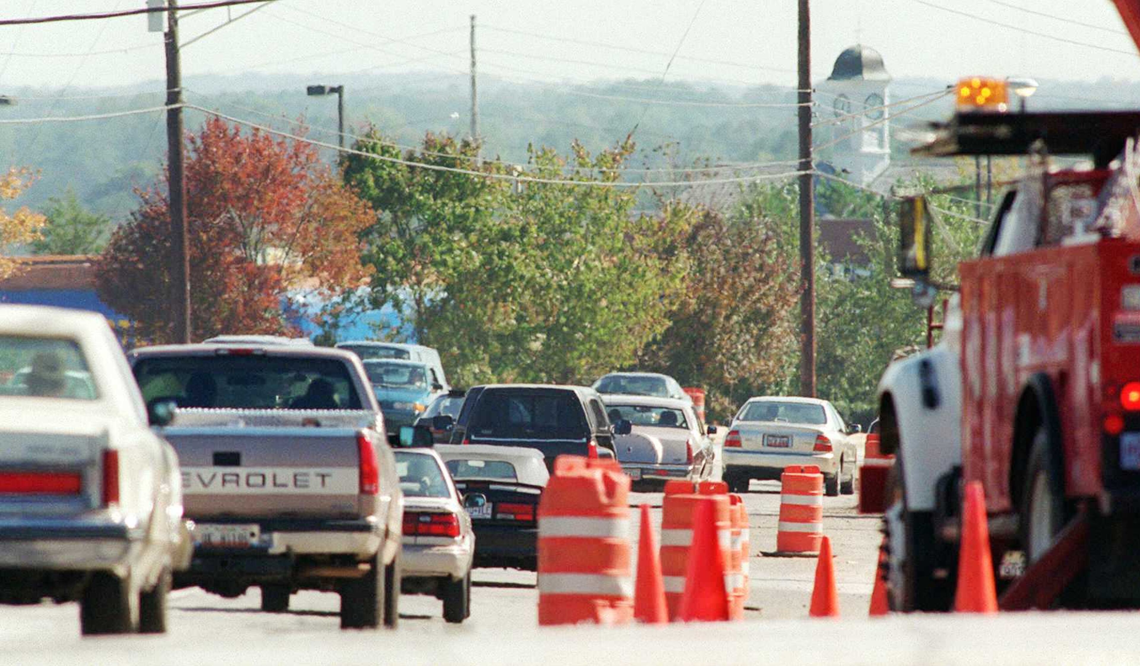 The traffic on Old Norcross Road at Pleasant Hill Road in October 1995.