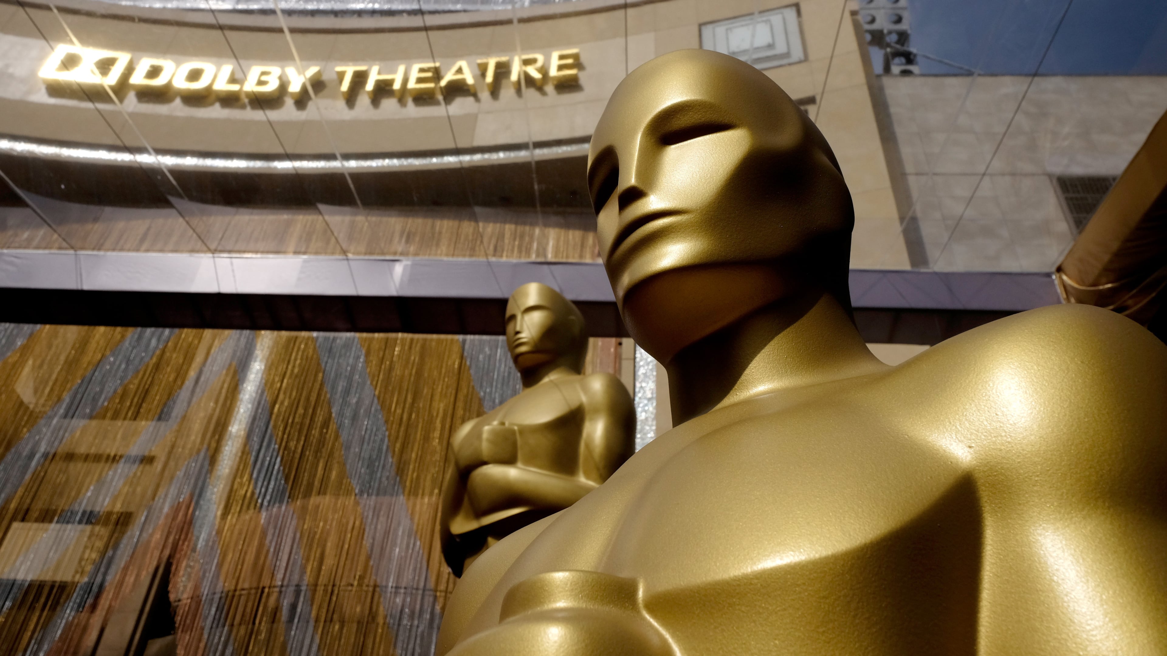 HOLLYWOOD, CA - FEBRUARY 28: The Oscar statuette is displayed on the red carpet during the 88th Annual Academy Awards at Hollywood & Highland Center on February 28, 2016 in Hollywood, California. (Photo by Frazer Harrison/Getty Images)