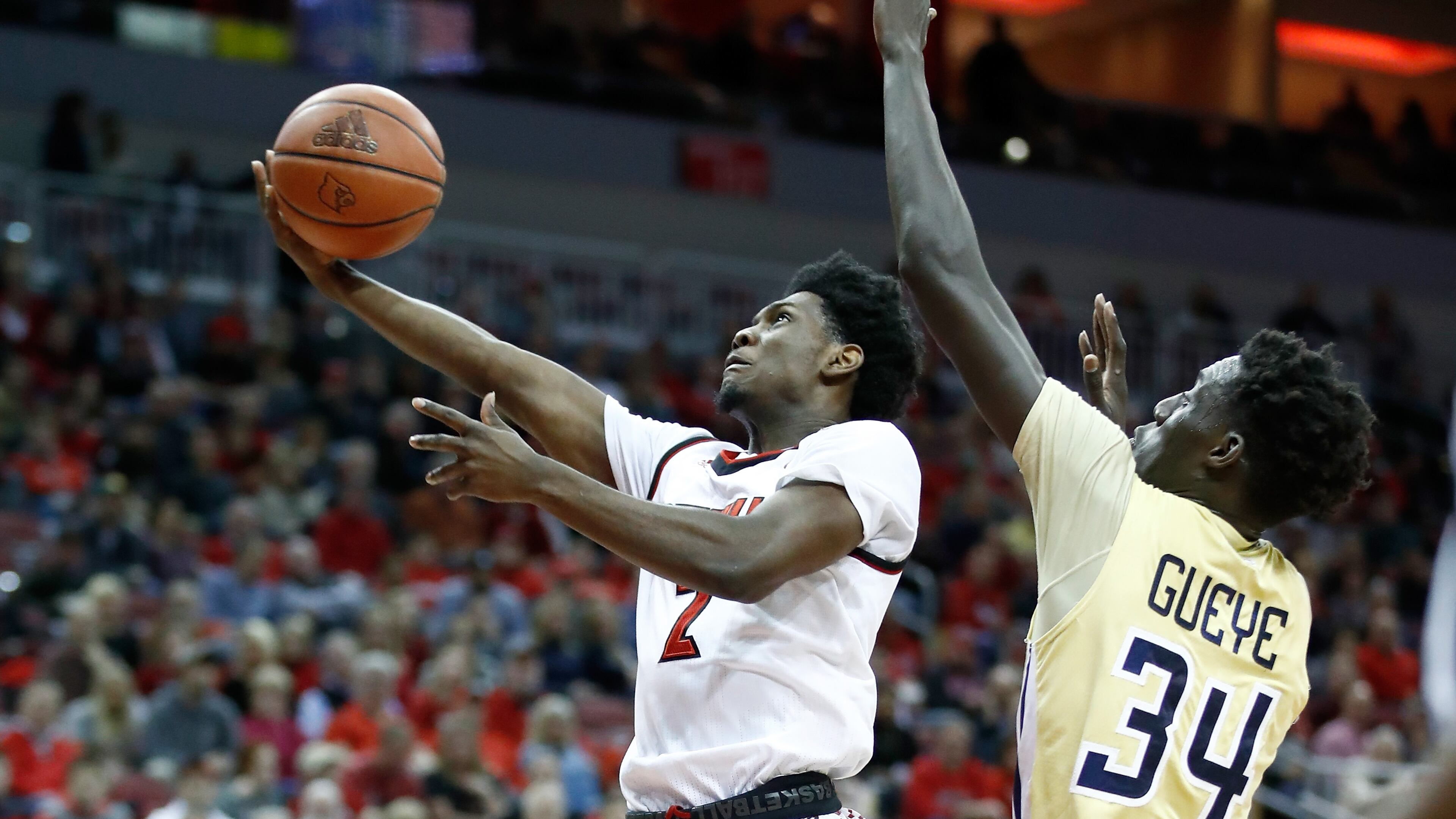LOUISVILLE, KY - FEBRUARY 08: Darius Perry #2 of the Louisville Cardinals shoots the ball against the Georgia Tech Yellow Jackets during the game at KFC YUM! Center on February 8, 2018 in Louisville, Kentucky. (Photo by Andy Lyons/Getty Images)