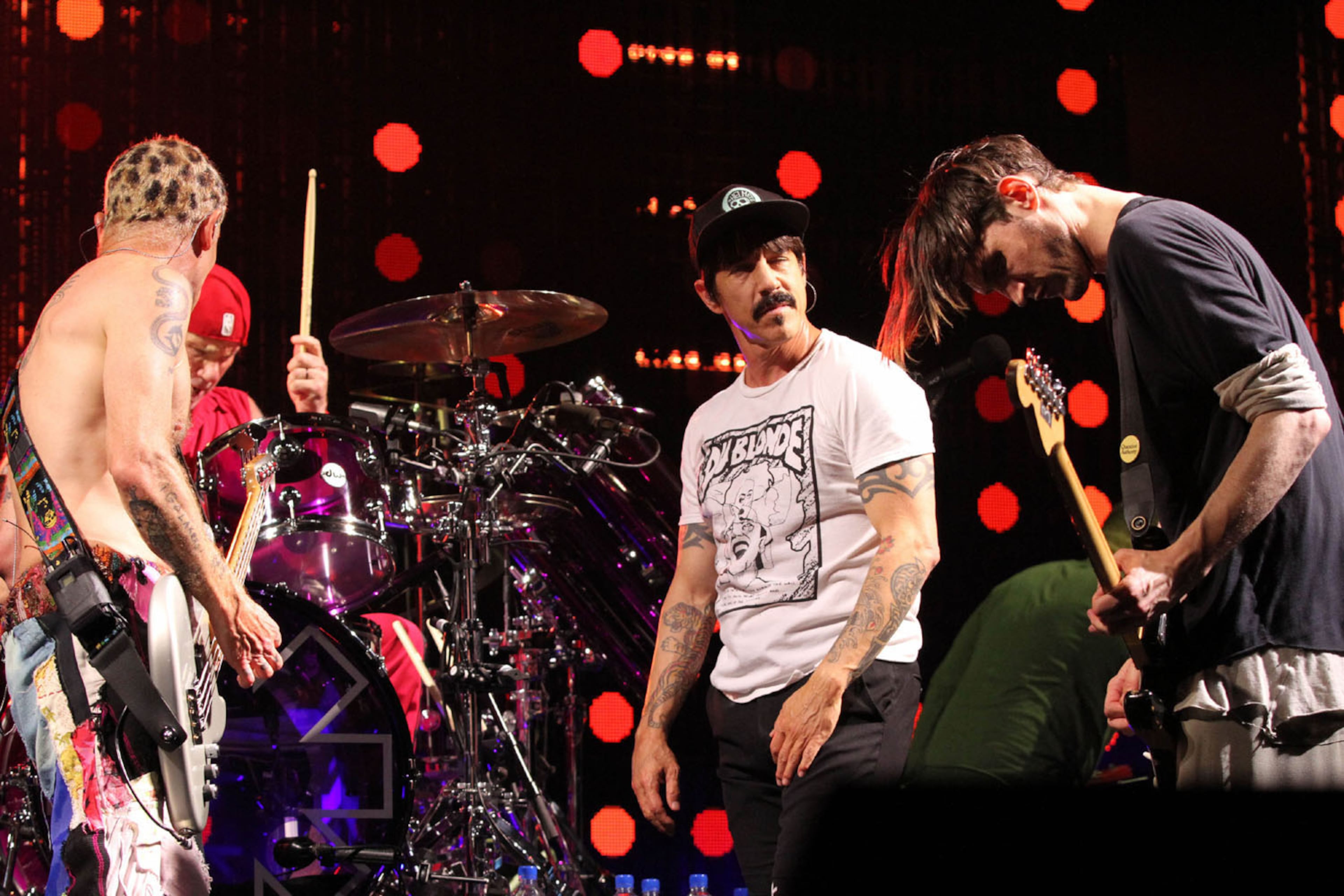 #21 of #25. PLEASE KEEP IN SEQUENTIAL ORDER FOR THE CONTINUITY OF THE GALLERY.
The Red Hot Chili Peppers brought their Getaway Tour to sold out Philips Arena on Friday, April 14, 2017. Jack Irons opened the show.
Robb Cohen Photography & Video /RobbsPhotos.com