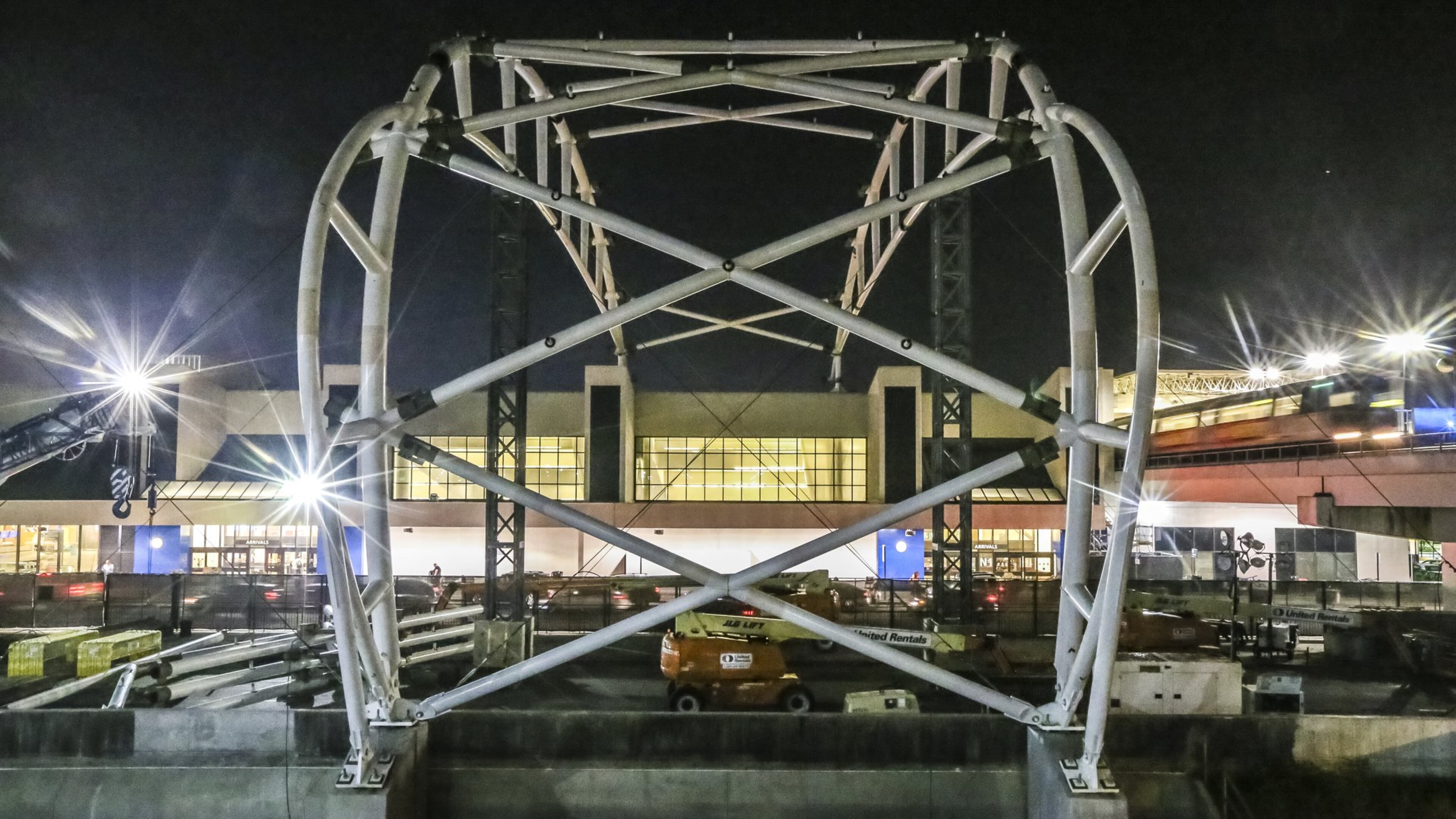 Canopy construction at Hartsfield-Jackson. JOHN SPINK/JSPINK@AJC.COM