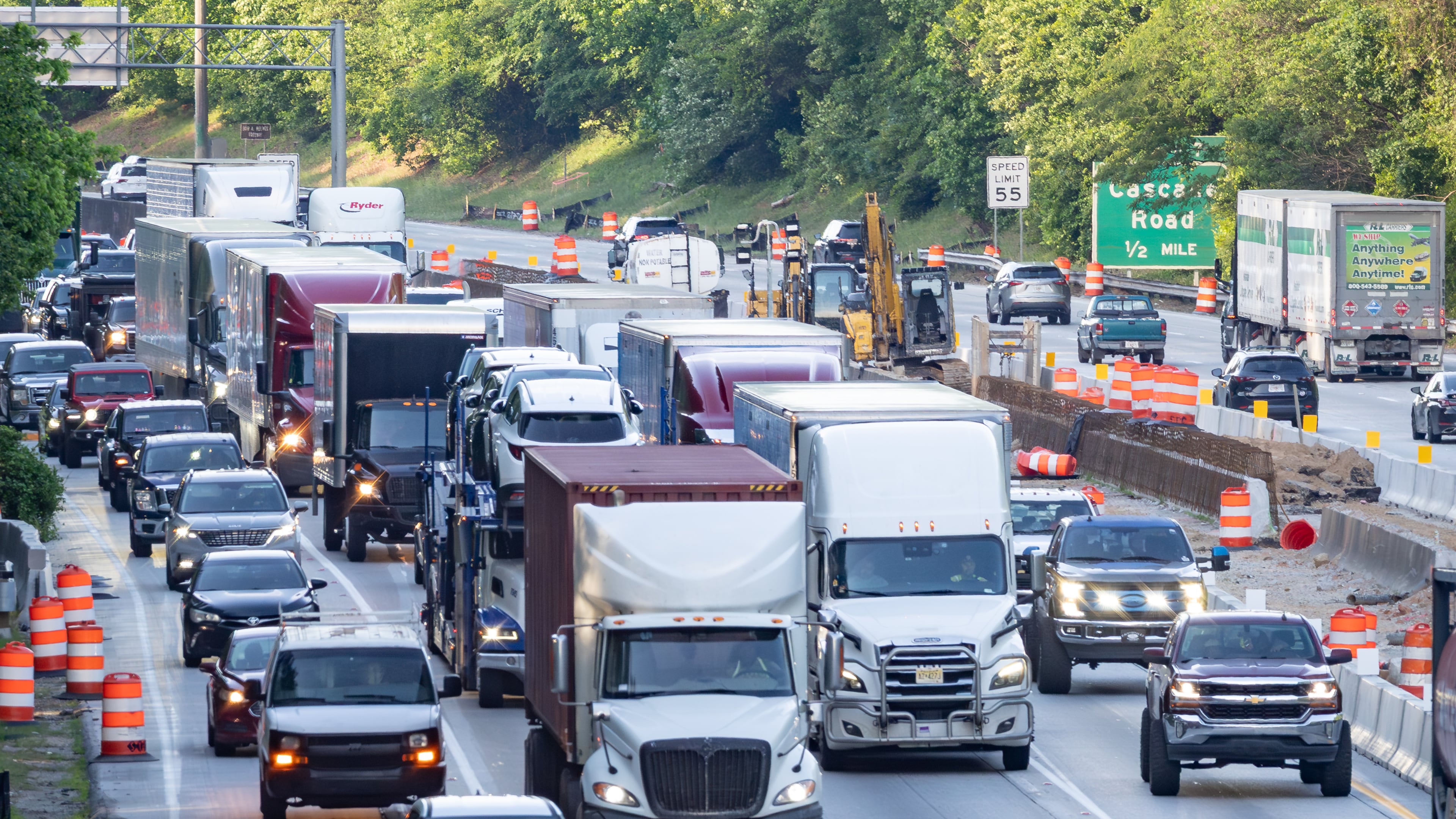 Interstate 285 is scheduled to close in both directions from Paces Ferry Road to South Atlanta Road this weekend and should reopen by 5 a.m. Monday, Aug. 10, 2026. (Ben Hendren for the AJC)