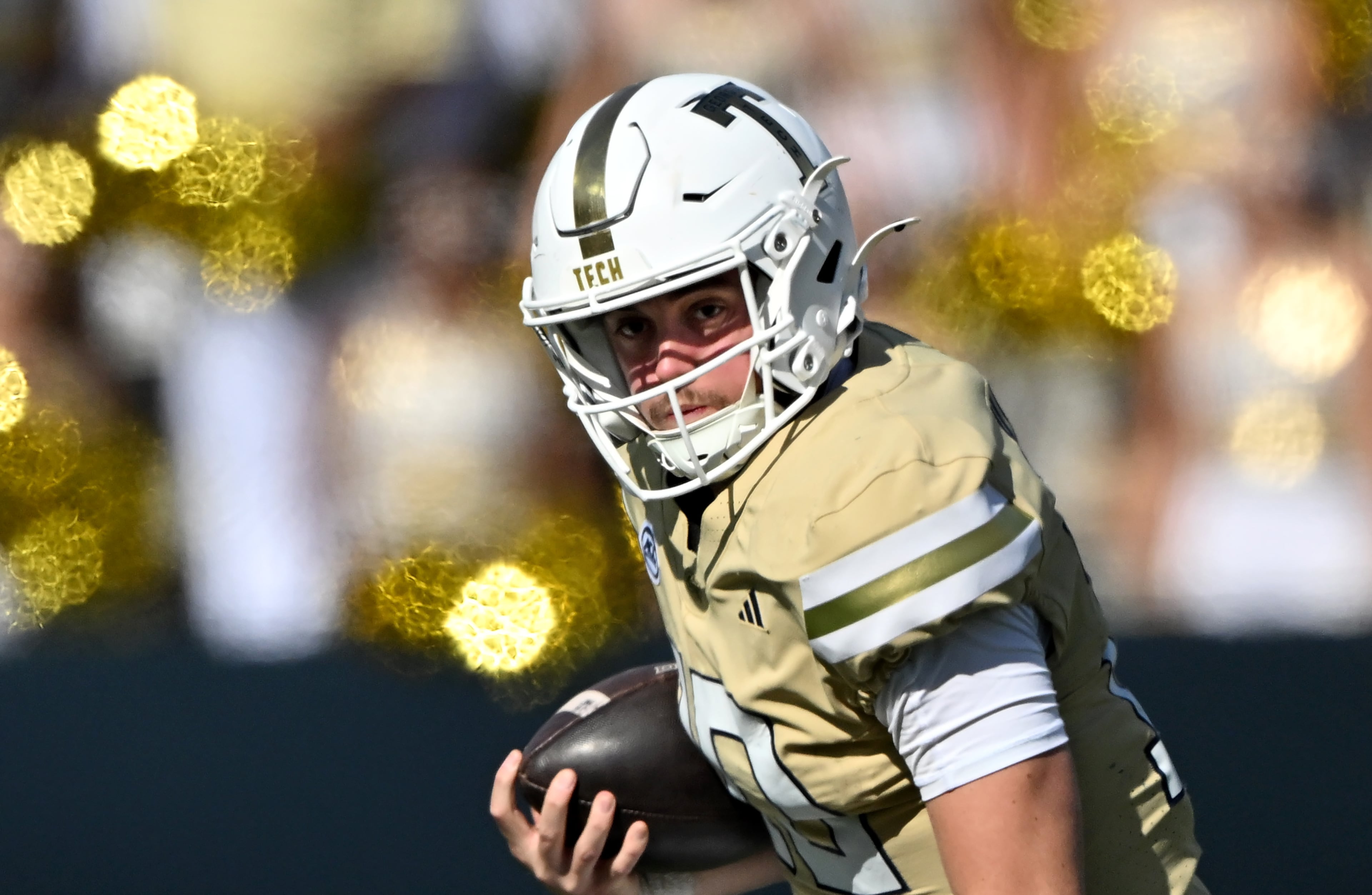 Georgia Tech quarterback Haynes King runs the ball during the second half in an NCAA college football game at Bobby Dodd Stadium, Saturday, Oct. 25, 2025 in Atlanta. Georgia Tech won 41-16 over Syracuse. The Yellow Jackets are 8-0 for the first time since 1966 and 5-0 in the ACC for the first time ever. (Hyosub Shin/AJC)