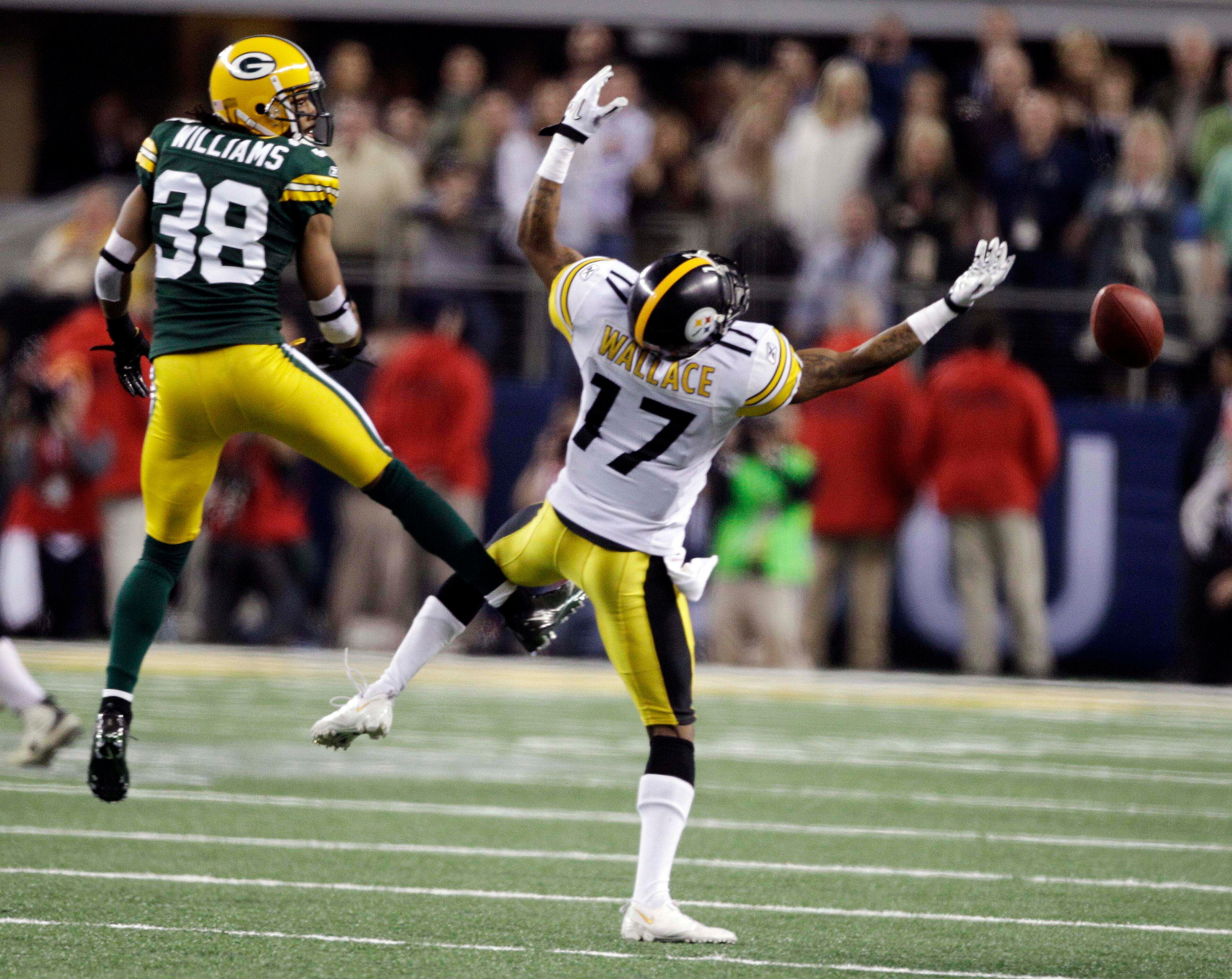 Pittsburgh's Mike Wallace can't bring in this fourth-down pass on the Steelers' final possession of Super Bowl XLV.