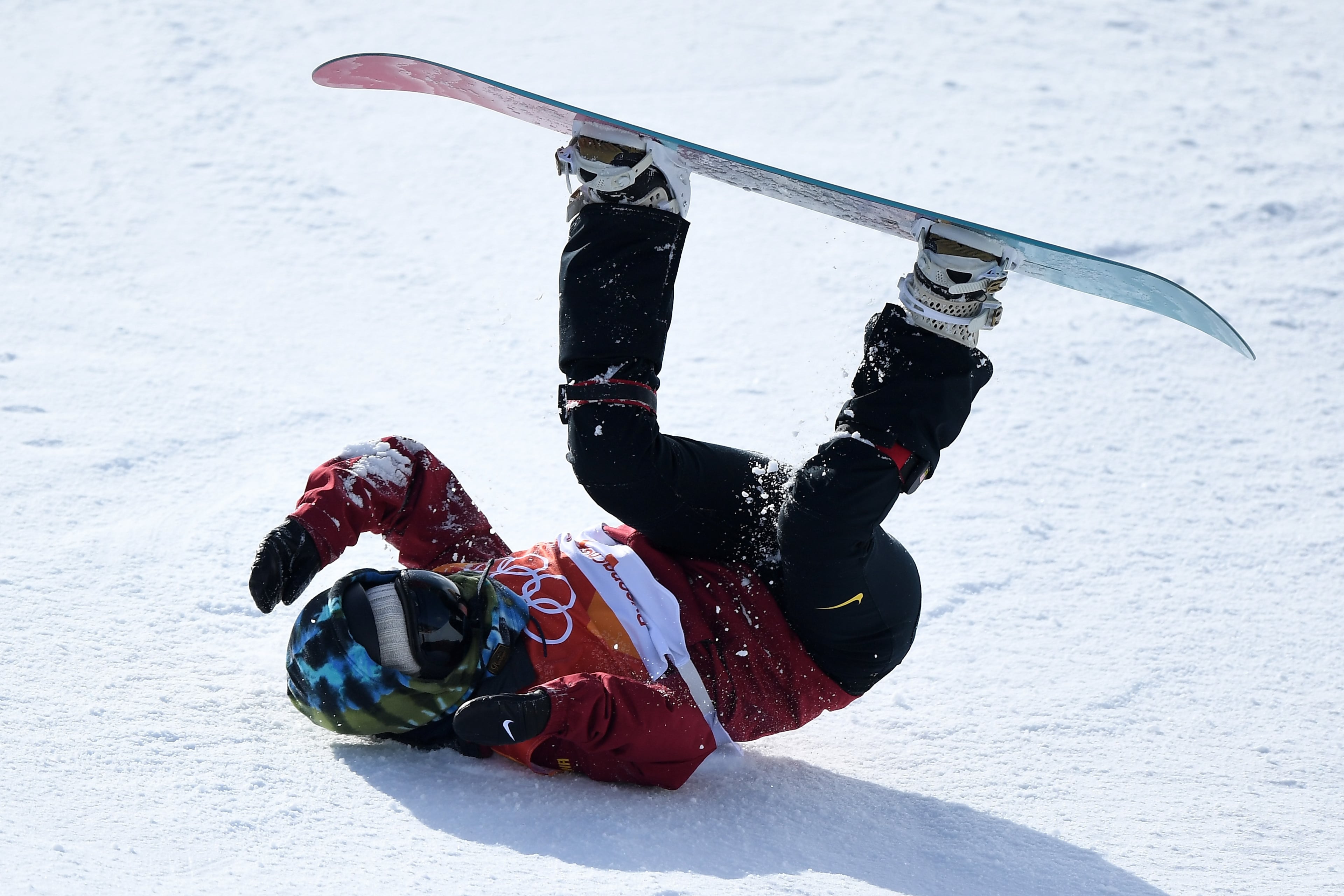 PYEONGCHANG-GUN, SOUTH KOREA - FEBRUARY 12: Shuang Li of China crashes in the Snowboard Ladies' Halfpipe Qualification on day three of the PyeongChang 2018 Winter Olympic Games at Phoenix Snow Park on February 12, 2018 in Pyeongchang-gun, South Korea. (Photo by David Ramos/Getty Images)