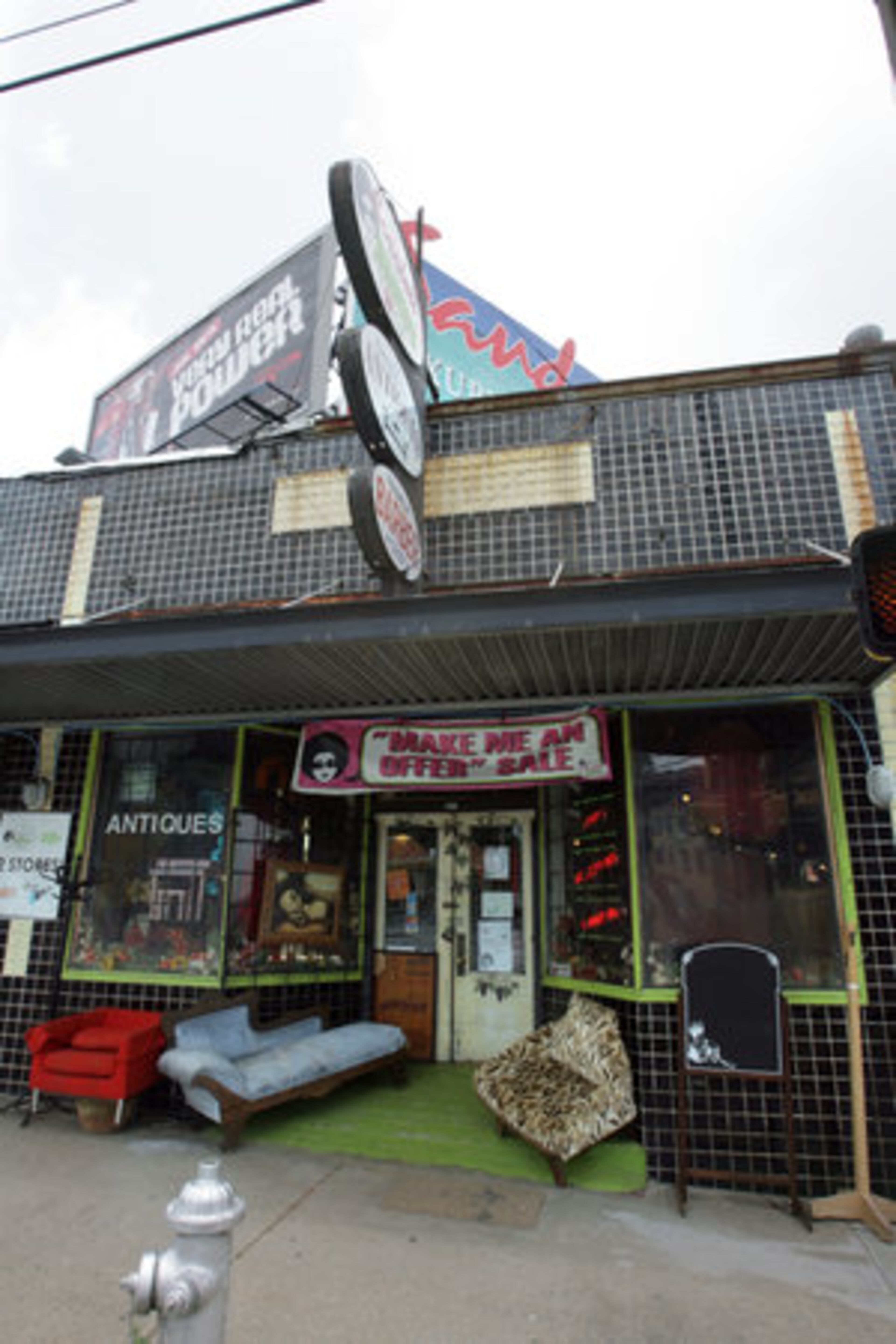 Midtown: Scarlett Loves Rhettro is a pocket of pop with some culture thrown in.