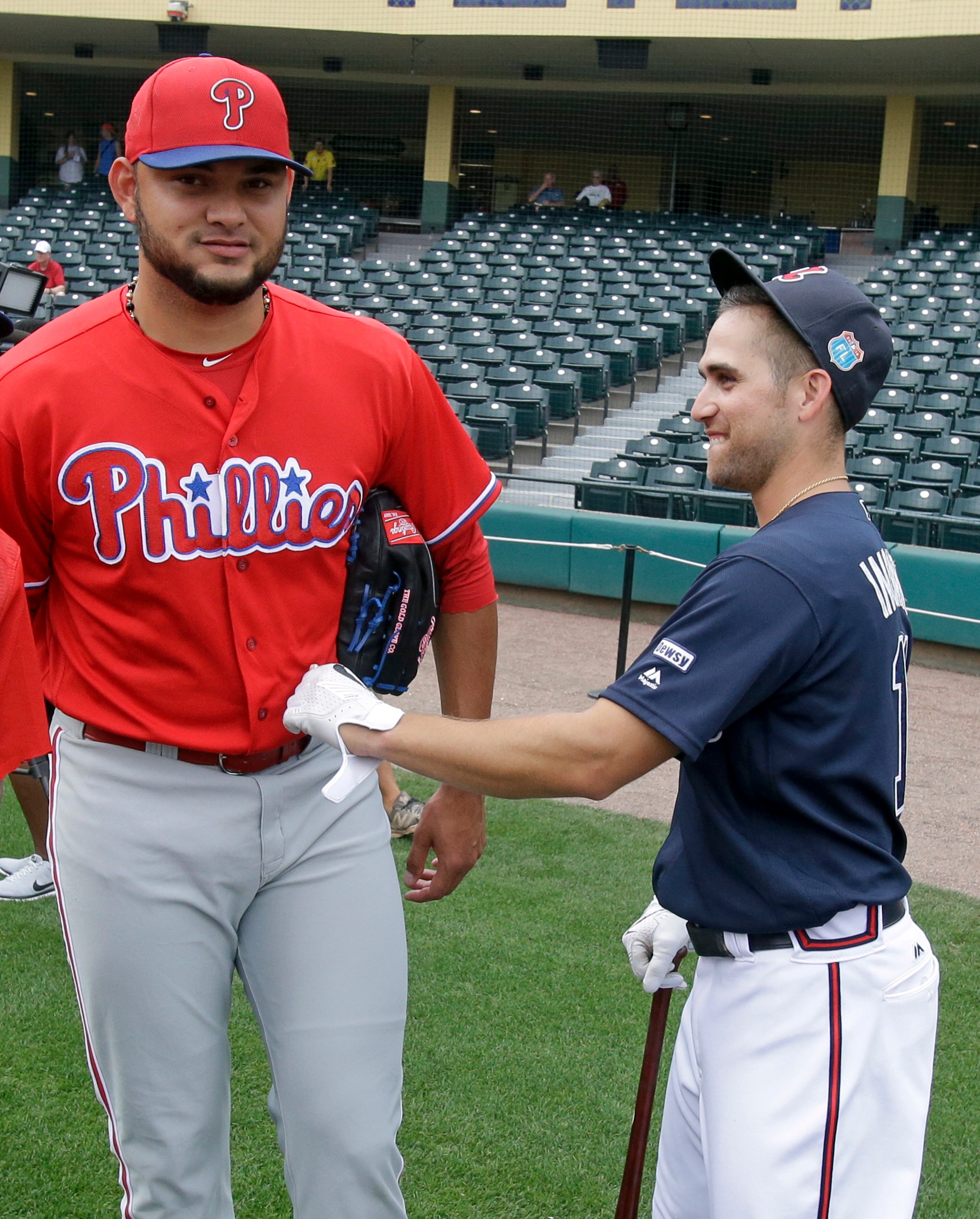 Braves' Ender Inciarte, right, jokes around with Philadelphia Phillies' Elvis Araujo before a spring training game. (AP Photo/John Raoux)