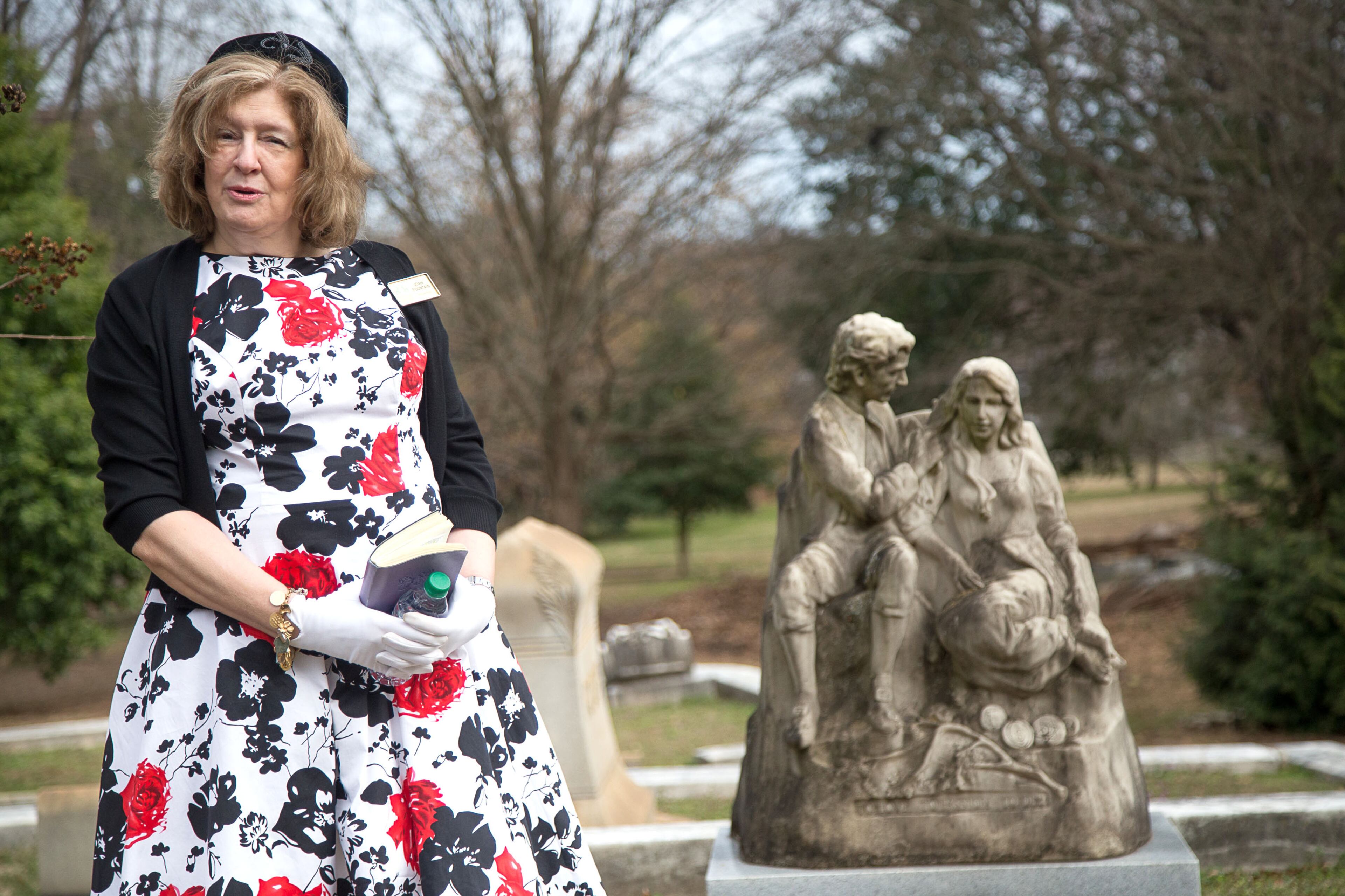 Tour guide Joan Fountain talks about the man and wife statue at a gravesite at Oakland Cemetery during one of the Love Stories of Oakland hourlong tours in Atlanta on Saturday, February 9, 2019. (Photo: STEVE SCHAEFER / SPECIAL TO THE AJC)