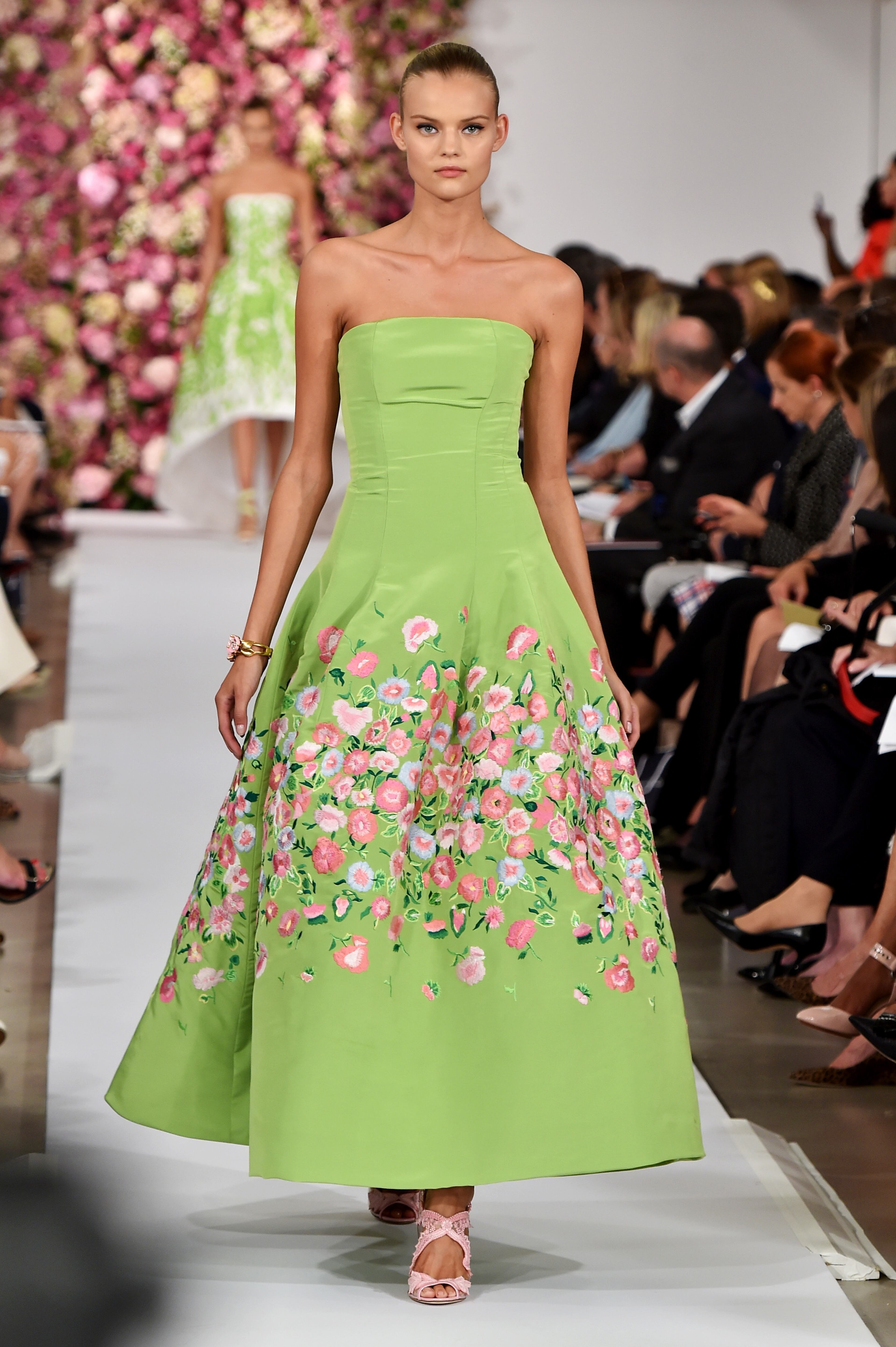 A model walks the runway at the Oscar De La Renta fashion show during Mercedes-Benz Fashion Week Spring 2015 on September 9, 2014 in New York City. (Photo by Slaven Vlasic/Getty Images)