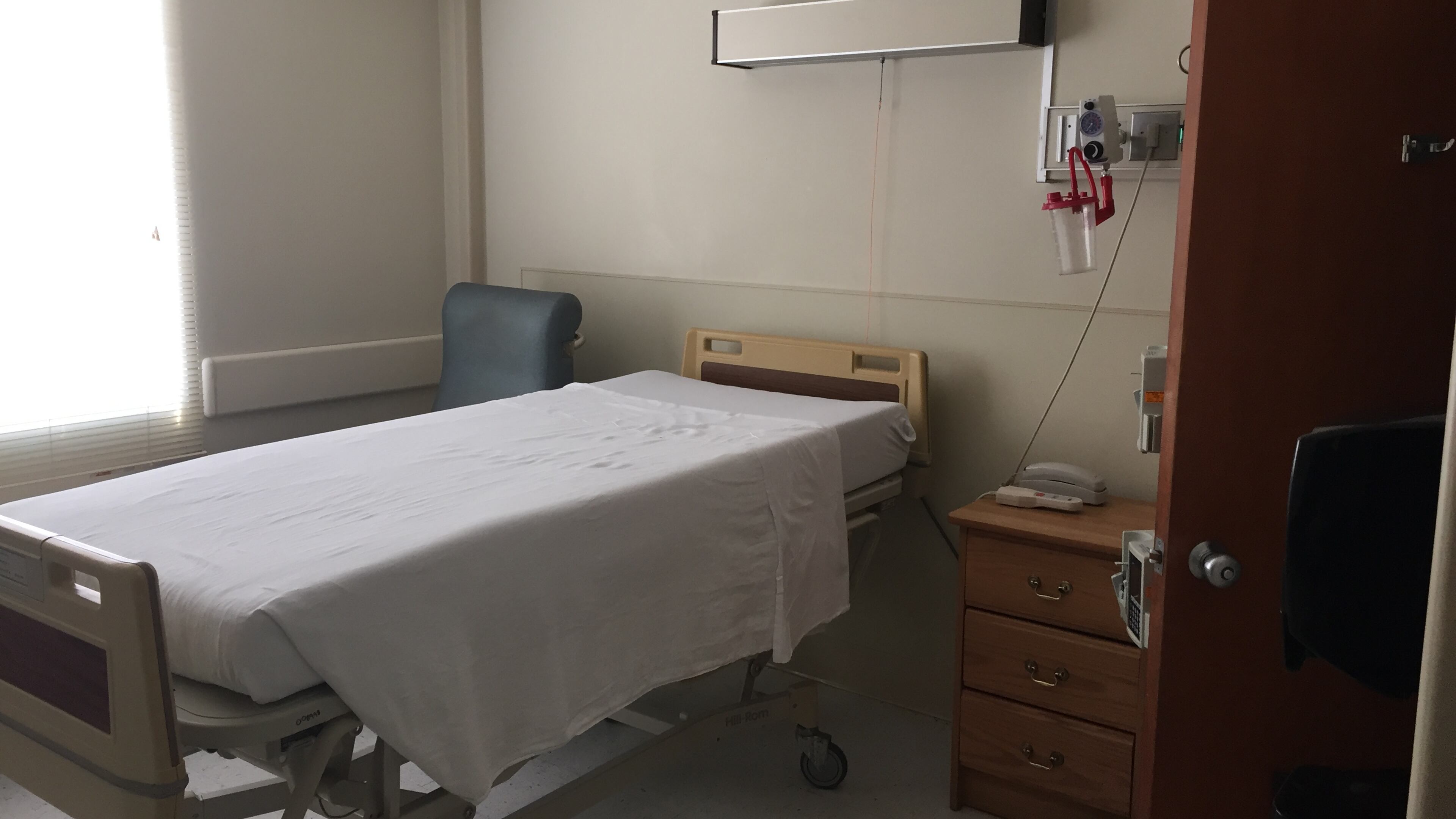 Georgia has one of the nation’s highest rates of uninsured people. Hospitals have to treat them whether or not they can pay, and Washington County Regional Medical Center in Sandersville, Ga. GA lost $1 million last year. Gov. Brian Kemp’s office is working on a program that may increase the number of people with health insurance coverage. An open question is how solid that coverage would be. (PHOTO by ARIEL HART / ahart@ajc.com)