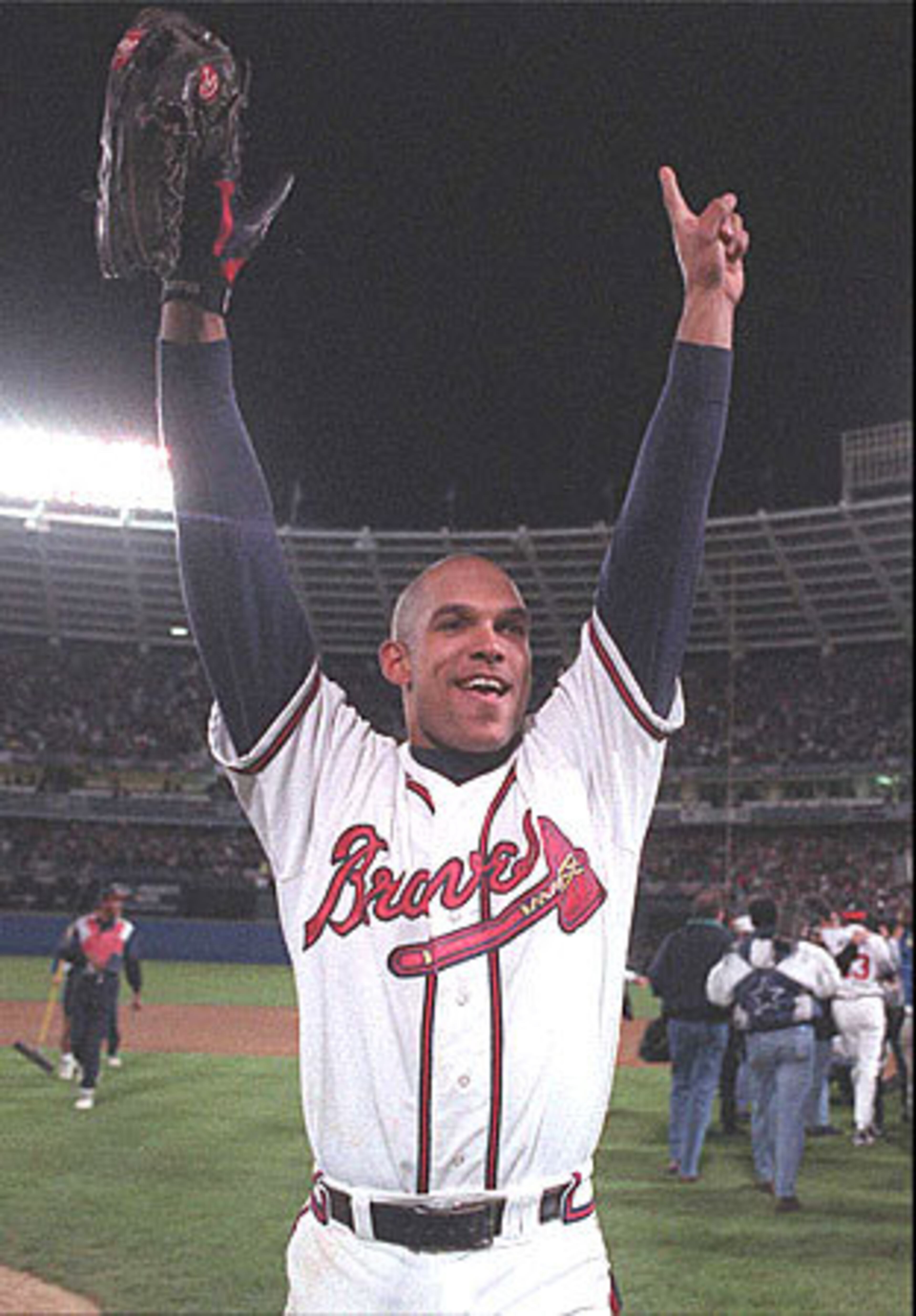 David Justice replaced Dale Murphy in right field for the Braves in 1990. Two days after criticizing Braves fans for a lack of support, Justice hit a game-winning home run in Game 6 of the 1995 World Series, giving the Braves their first world championship since 1957. Justice suffered a season-ending shoulder injury in 1996 and was traded to the Cleveland Indians.