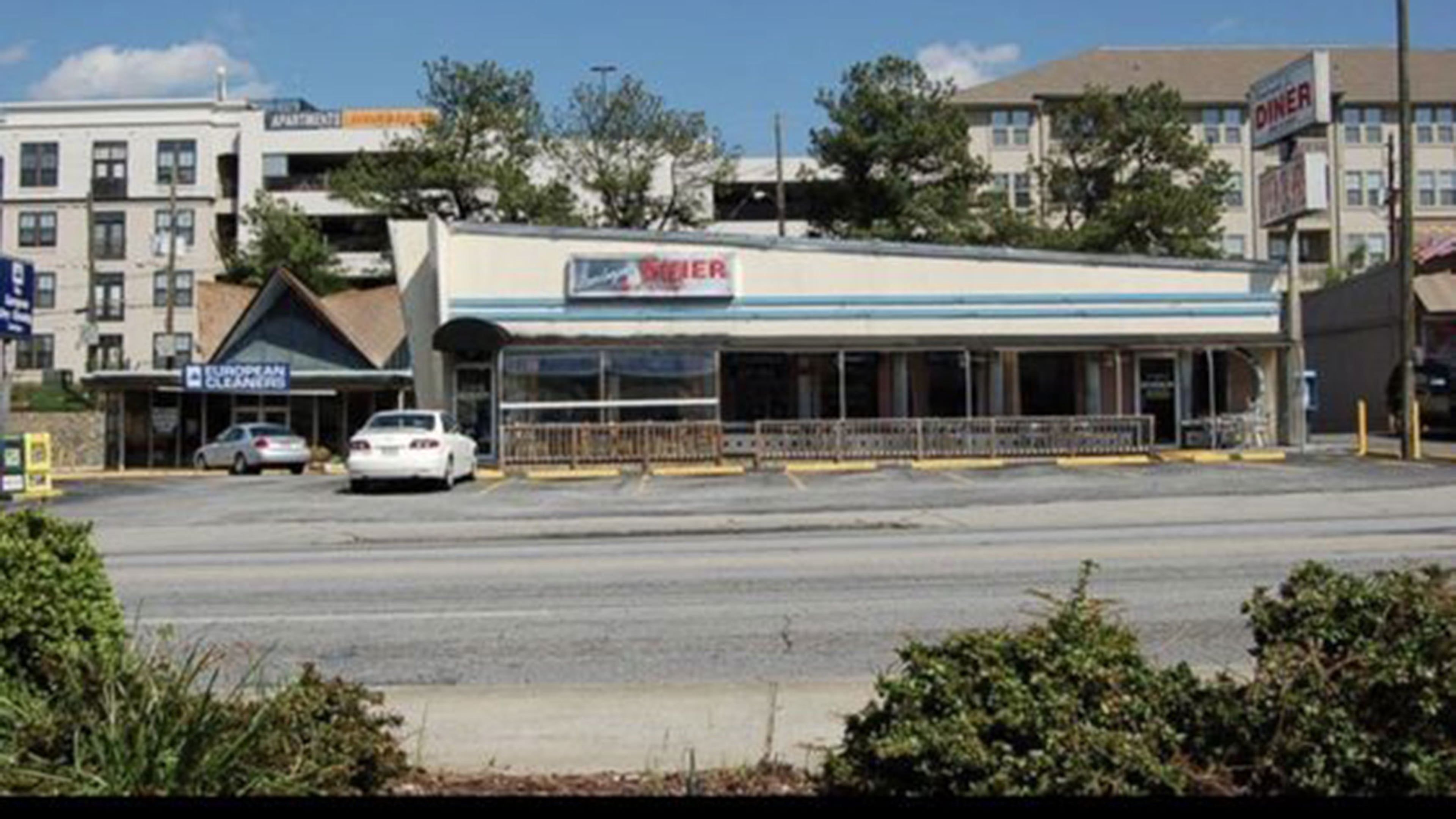 The exterior of Landmark Diner Jr.
