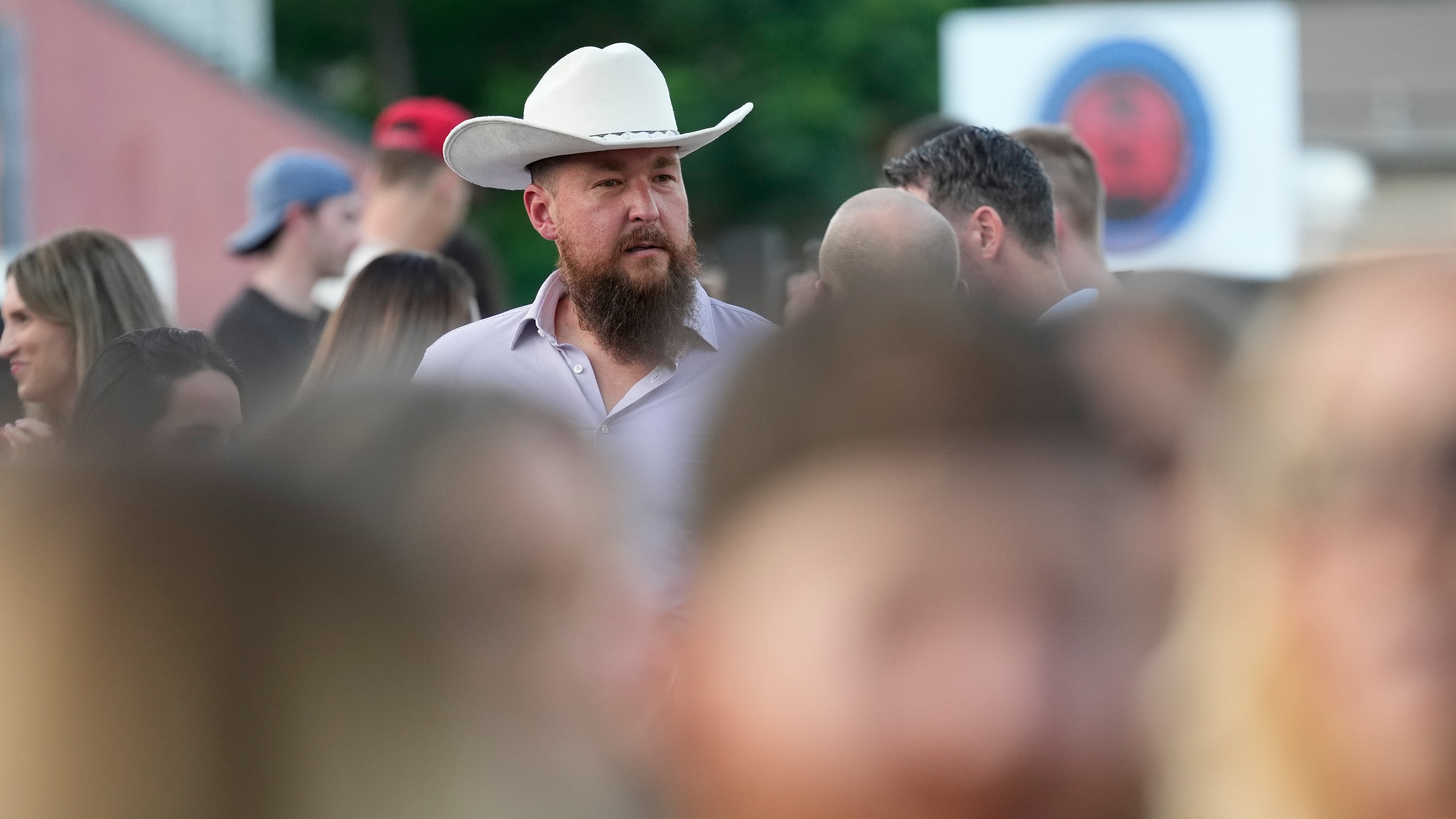 Alex Schamonin, standing at 6 feet, 6 inches tall looks over the crowd during a Tall Tour event Saturday, May 9, 2026, in Austin, Texas. (AP Photo/David J. Phillip)